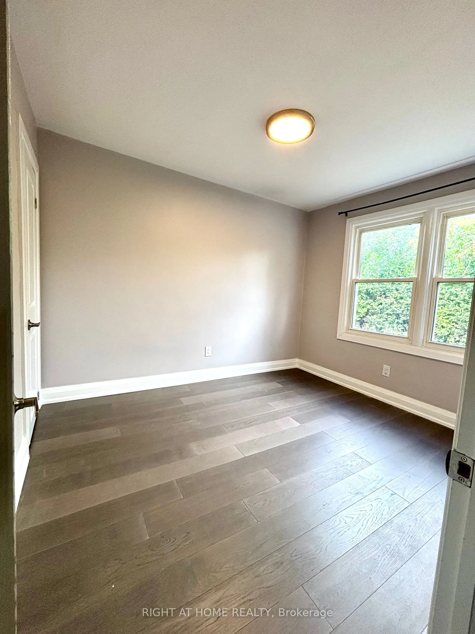 442 Broadway Avenue, #Upper