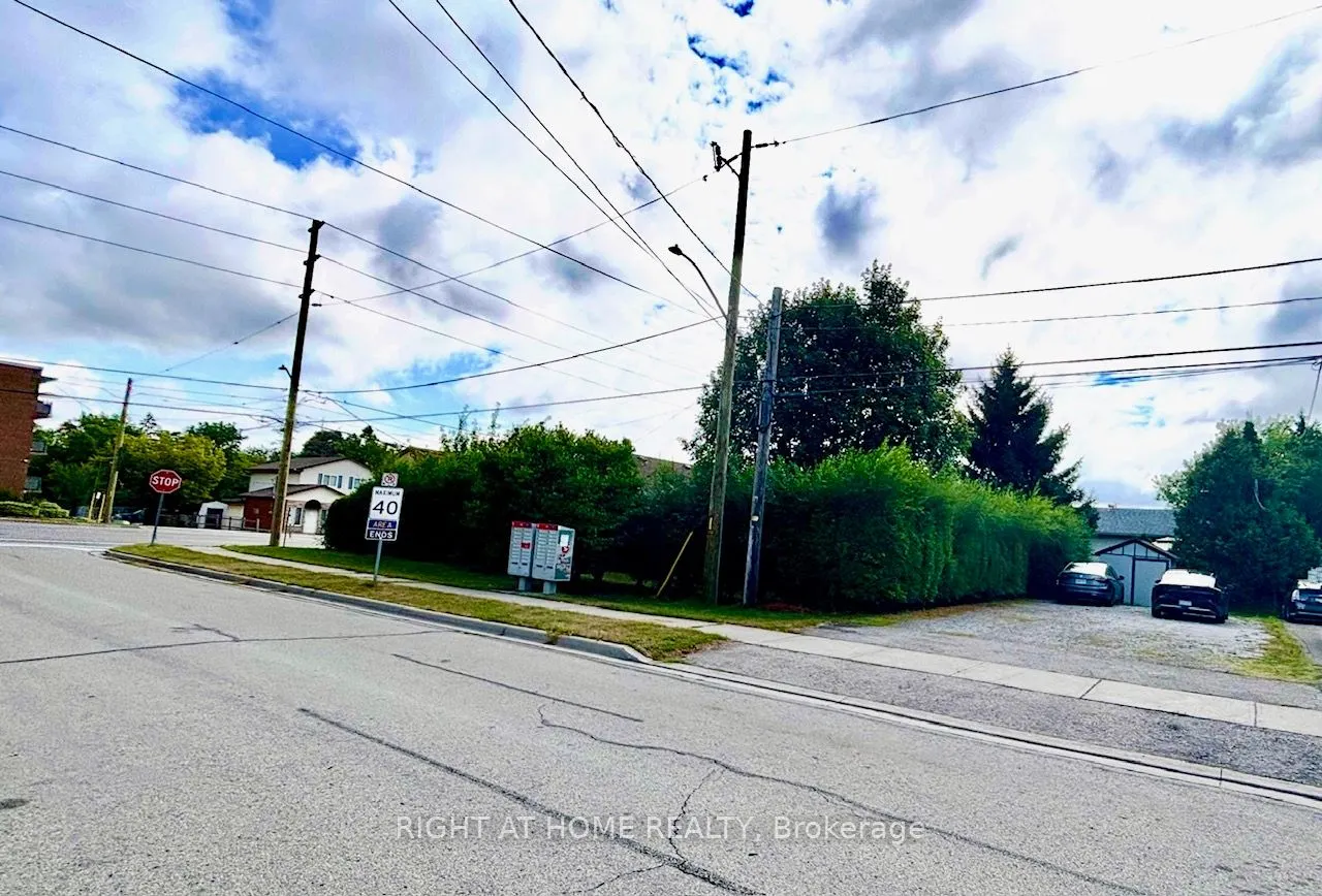 442 Broadway Avenue, #Upper