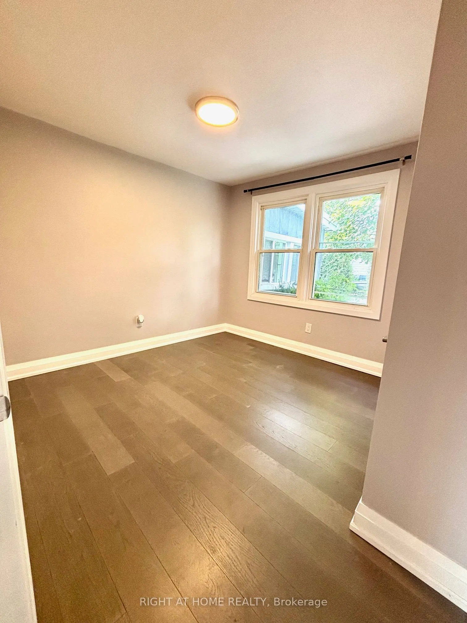 442 Broadway Avenue, #Upper