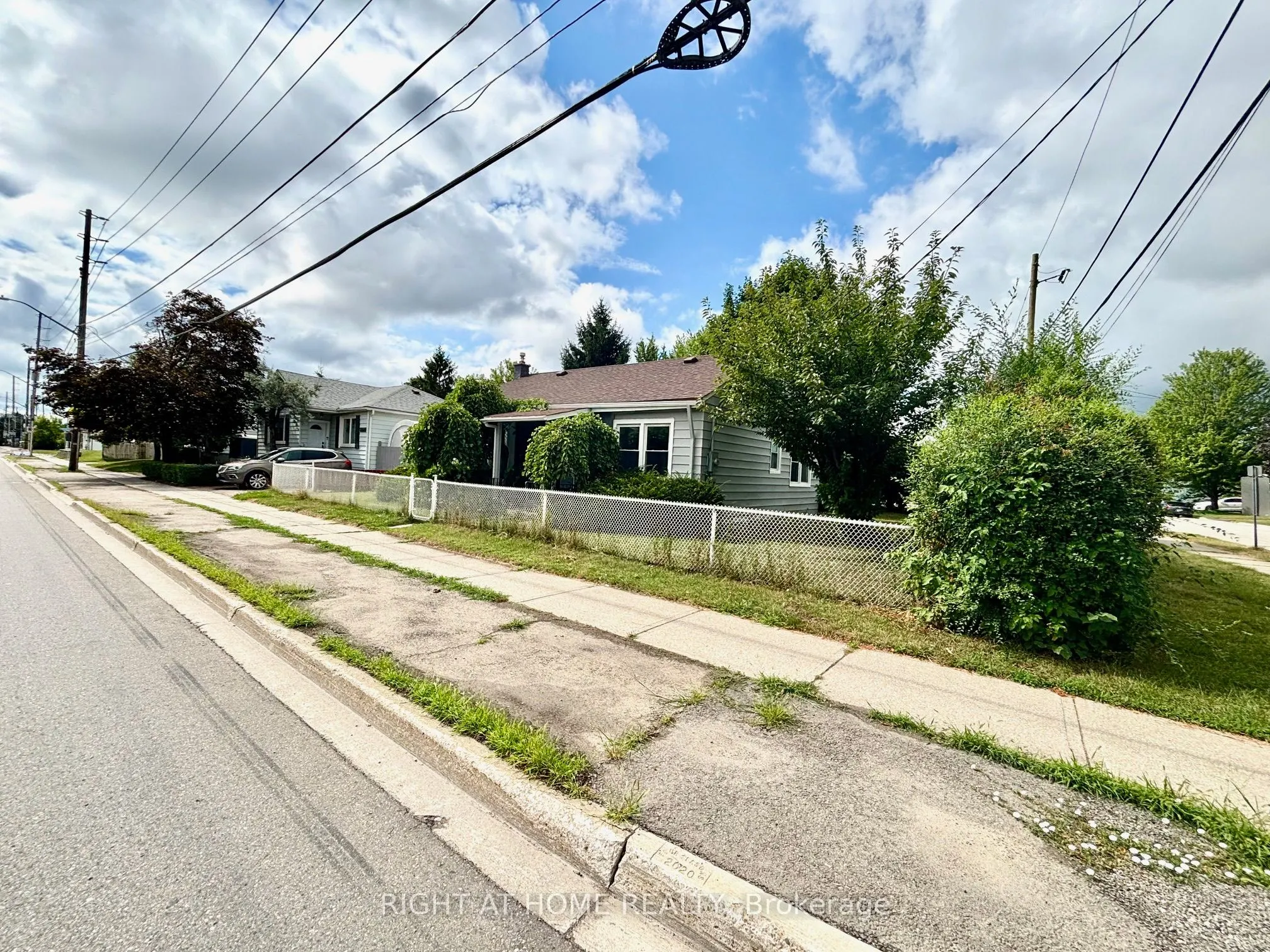442 Broadway Avenue, #Upper
