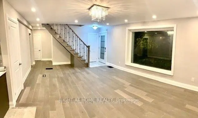 442 Broadway Avenue, #Upper