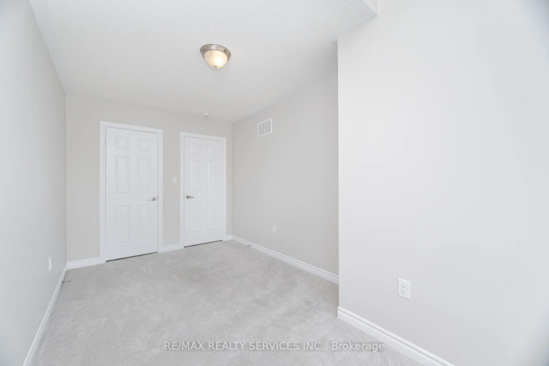93 Royal Fern Crescent