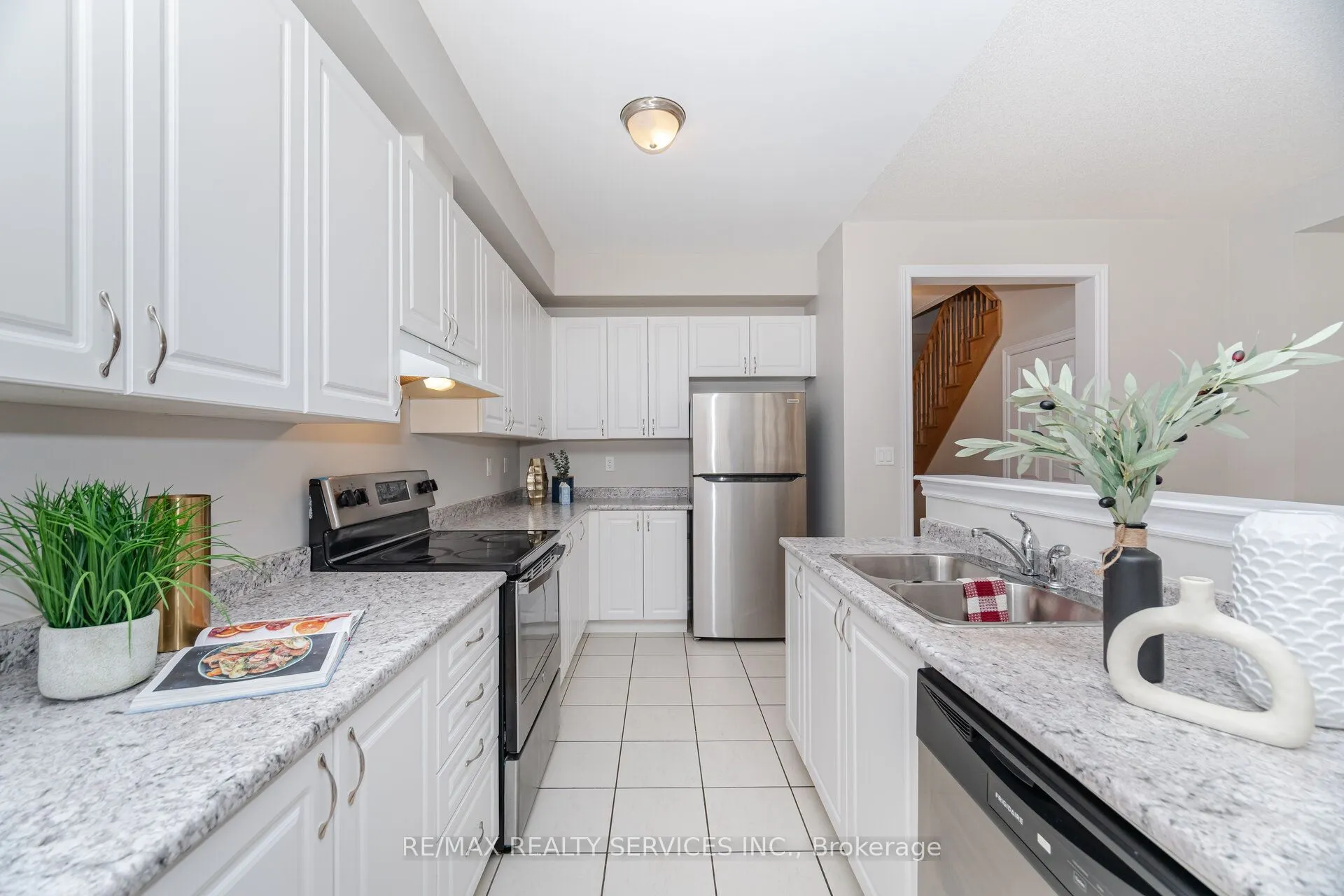 93 Royal Fern Crescent
