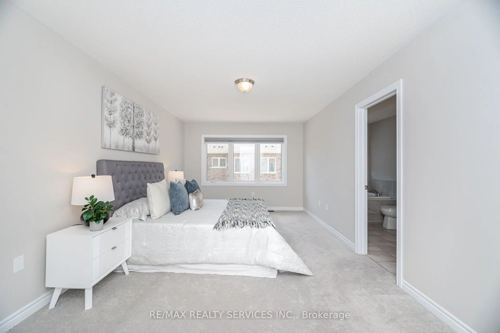 93 Royal Fern Crescent