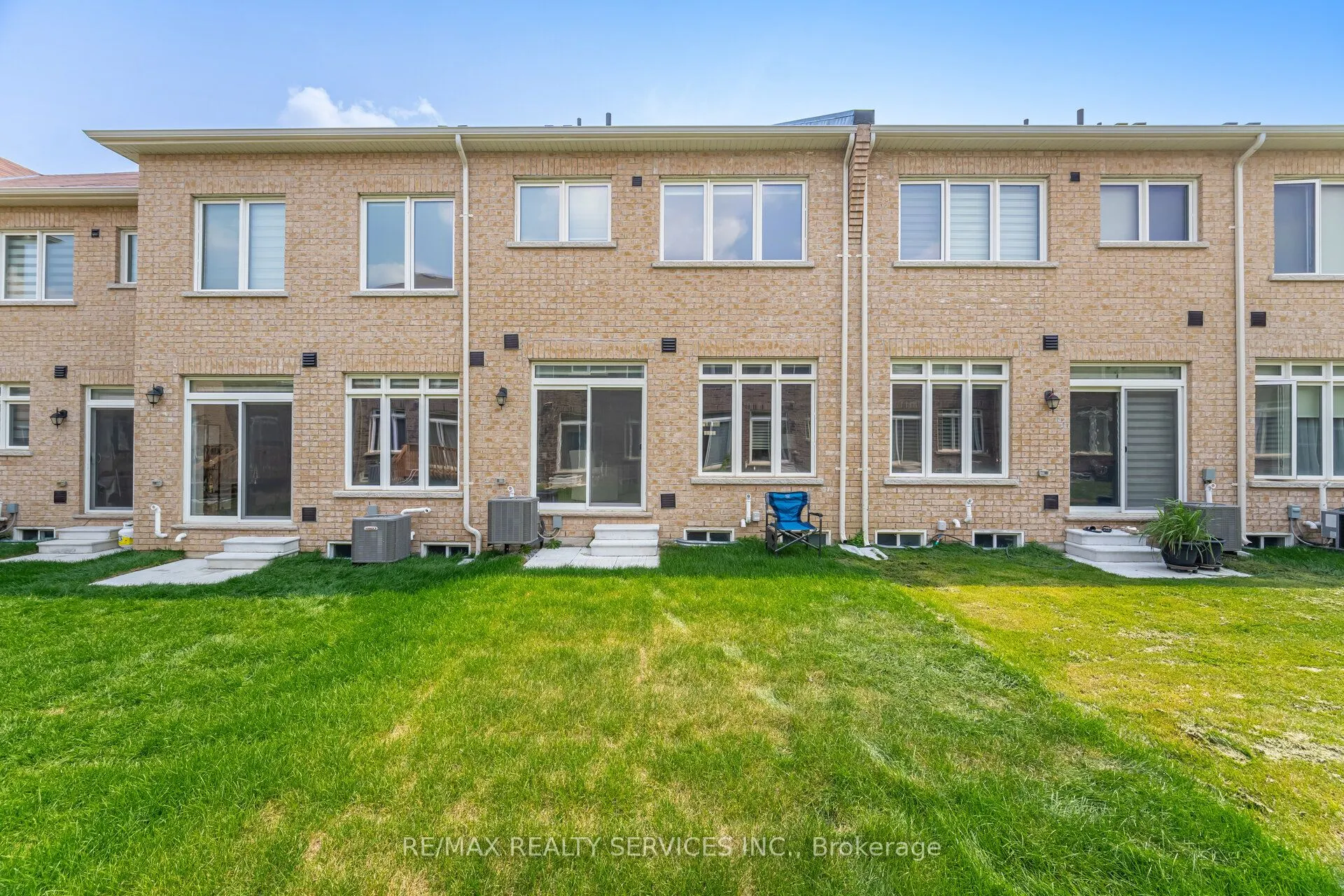 93 Royal Fern Crescent