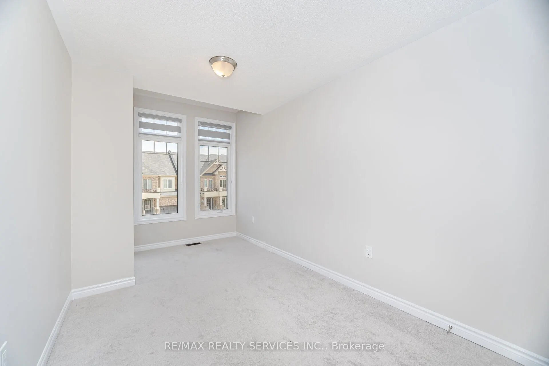 93 Royal Fern Crescent