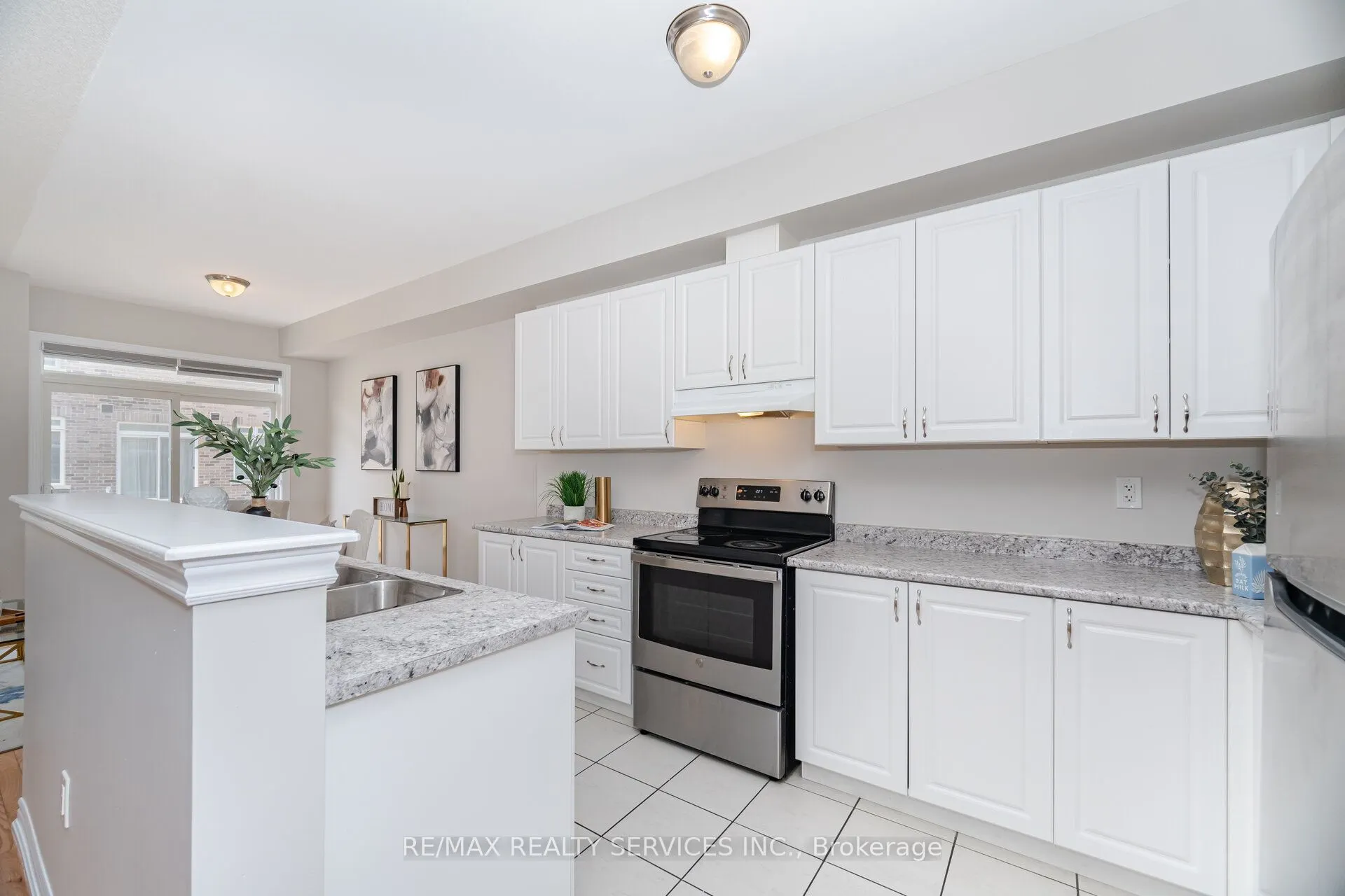 93 Royal Fern Crescent