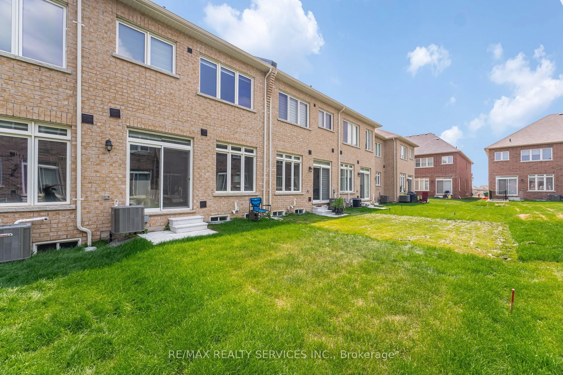 93 Royal Fern Crescent