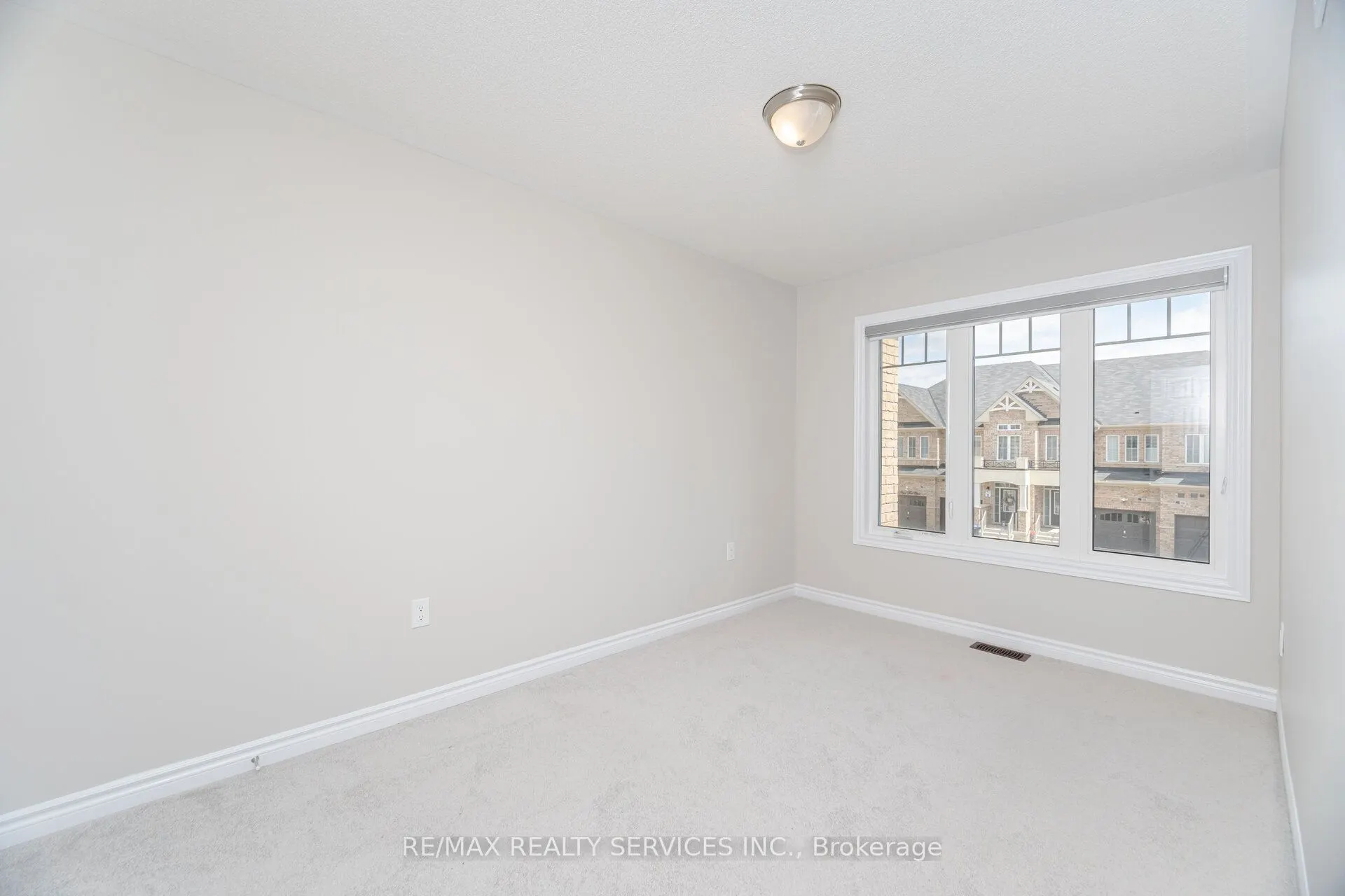 93 Royal Fern Crescent