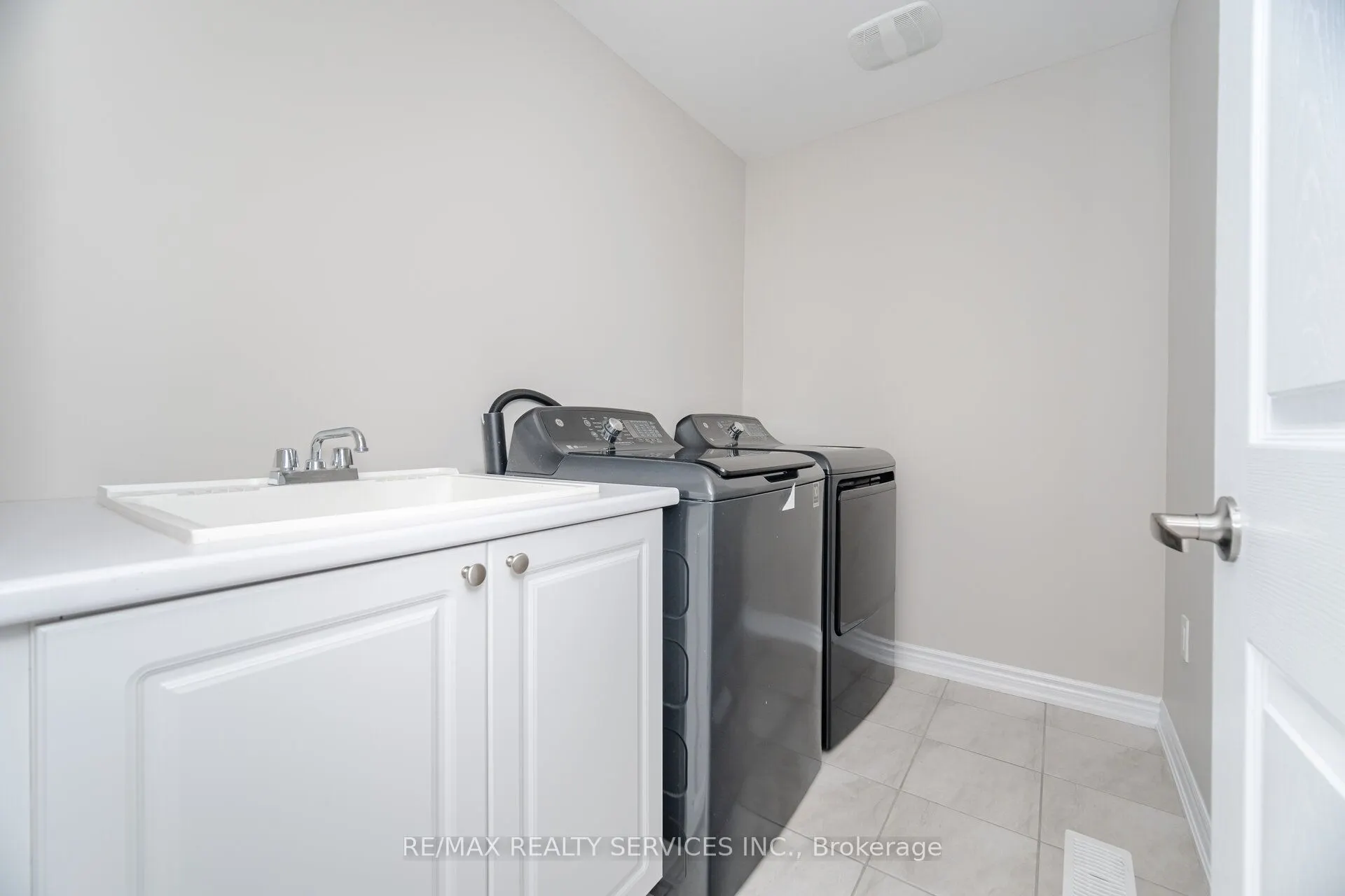 93 Royal Fern Crescent