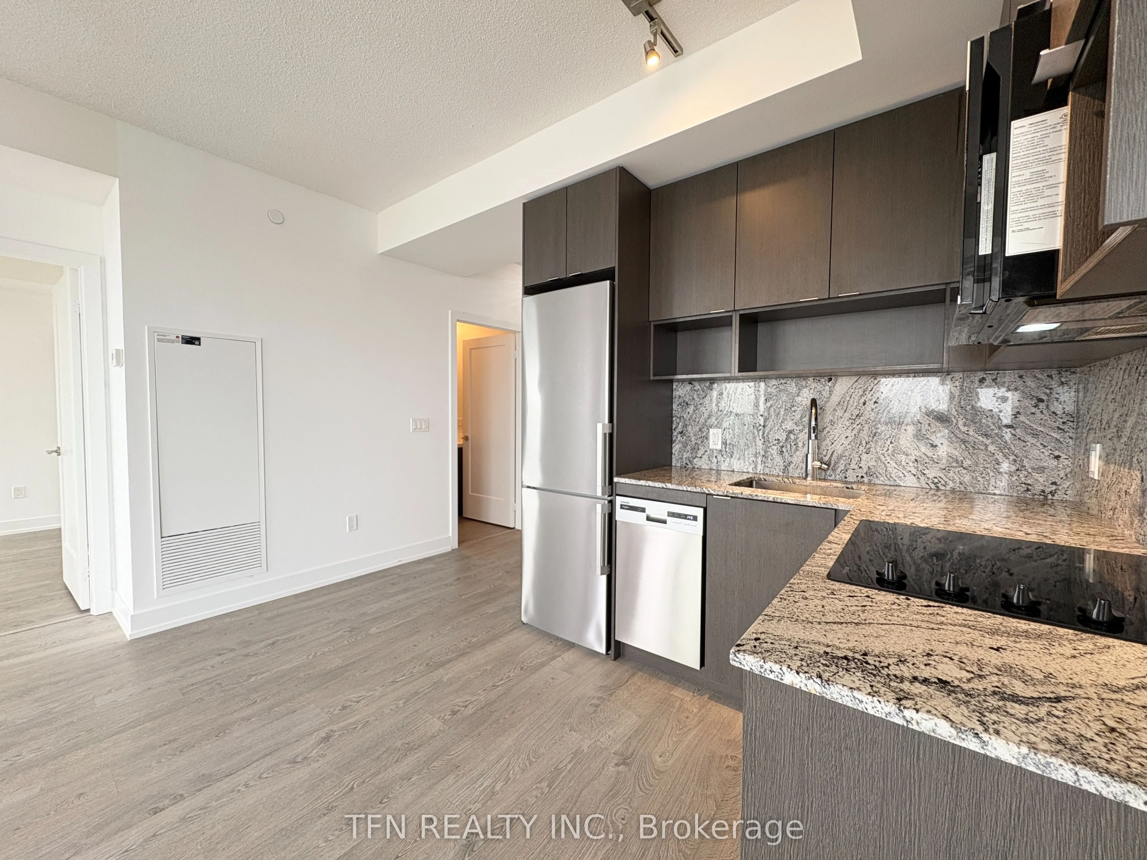 9 Mabelle Avenue, #3425