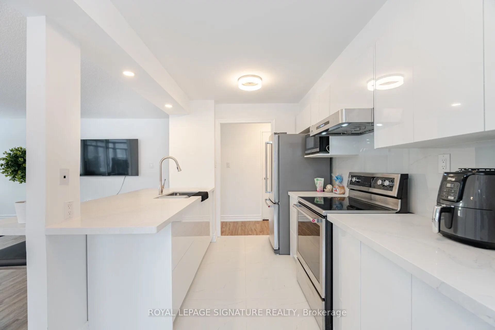 1300 Mississauga Valley Boulevard, #211