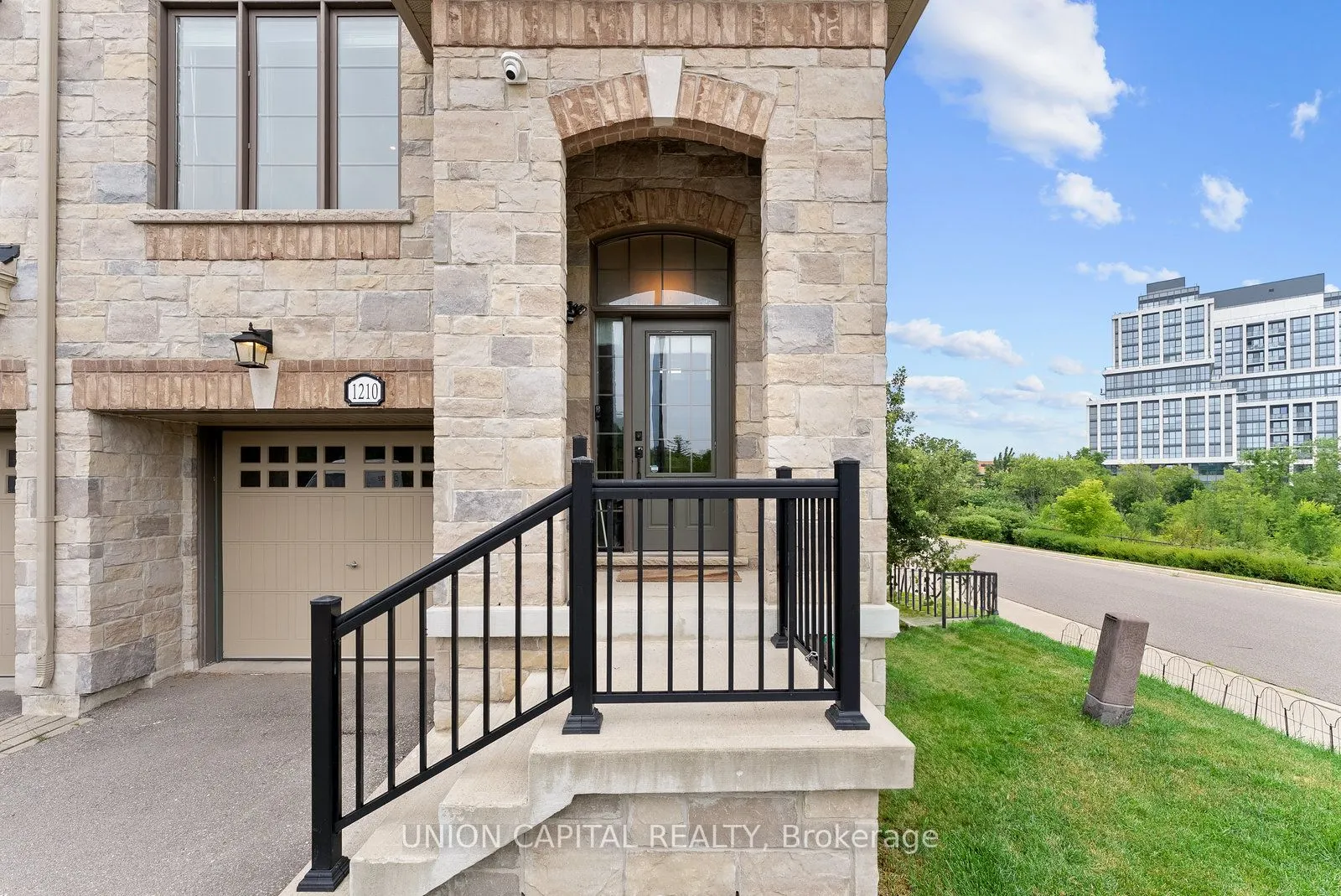 1210 Beachcomber Road