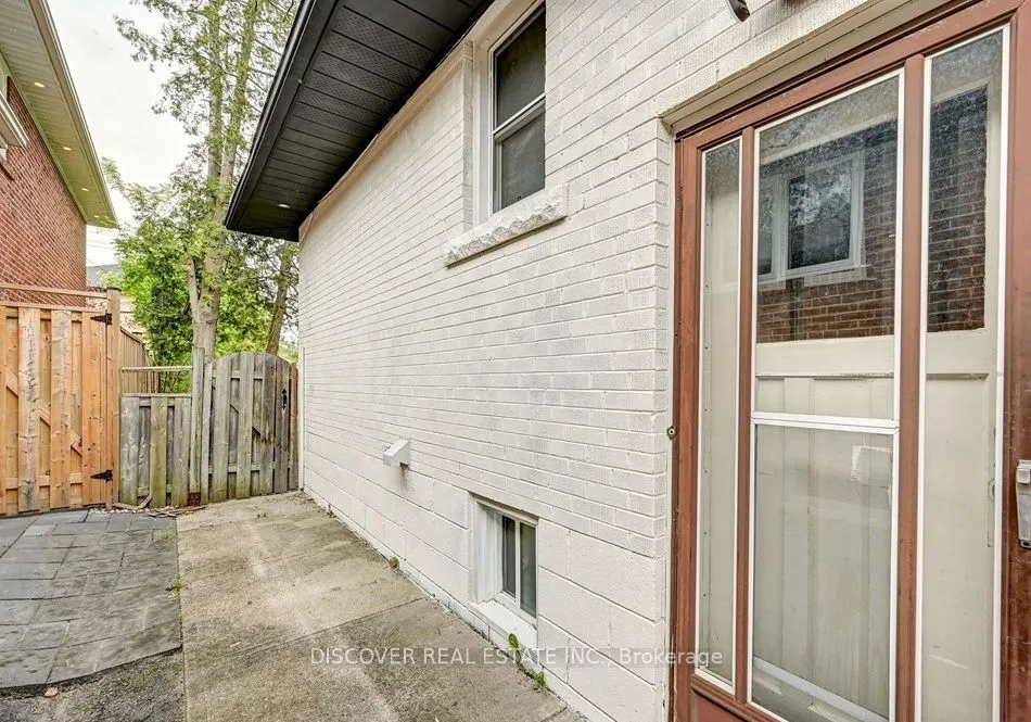 1023 Caven Street