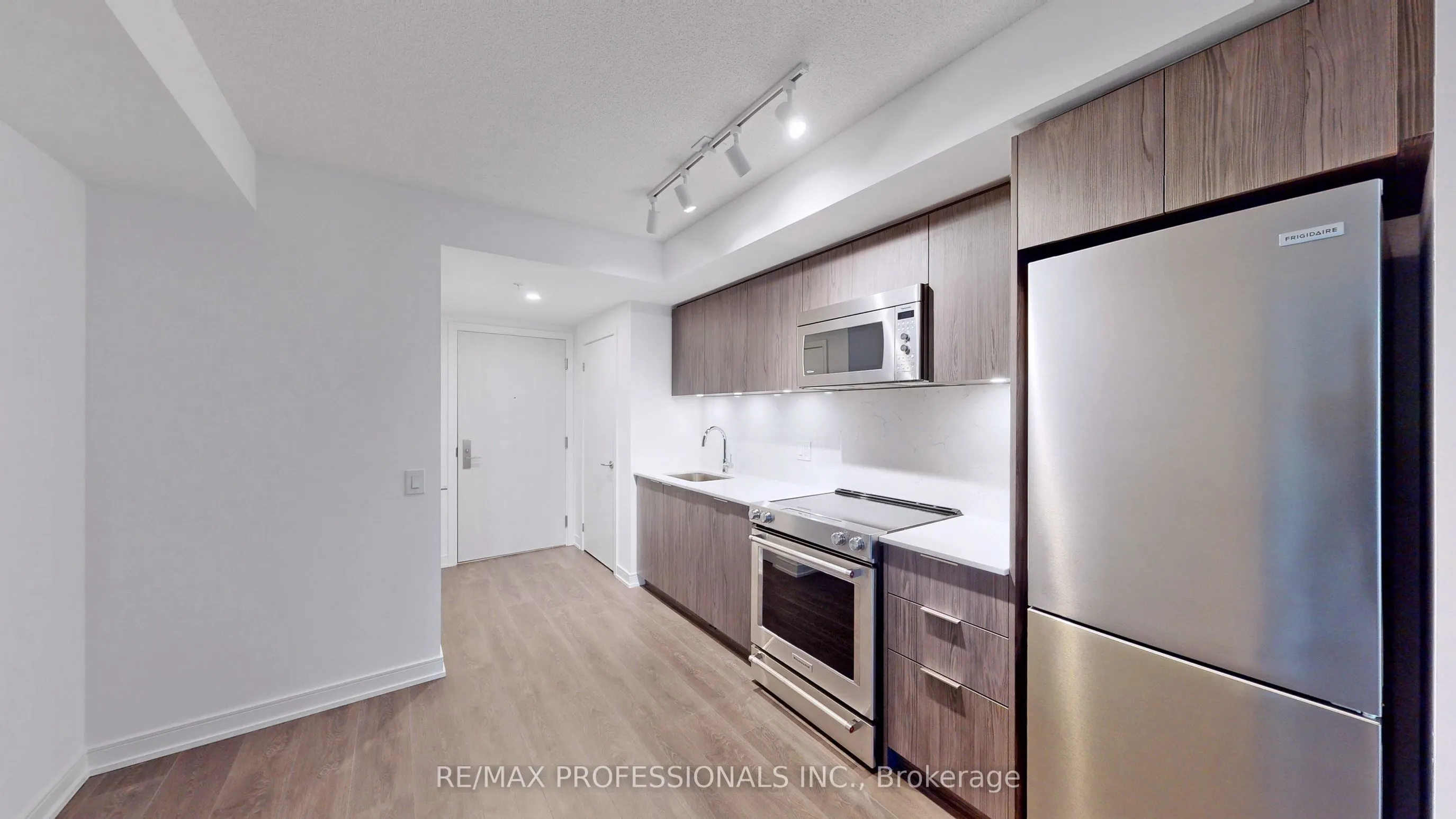 30 Samuel Wood Way, #807