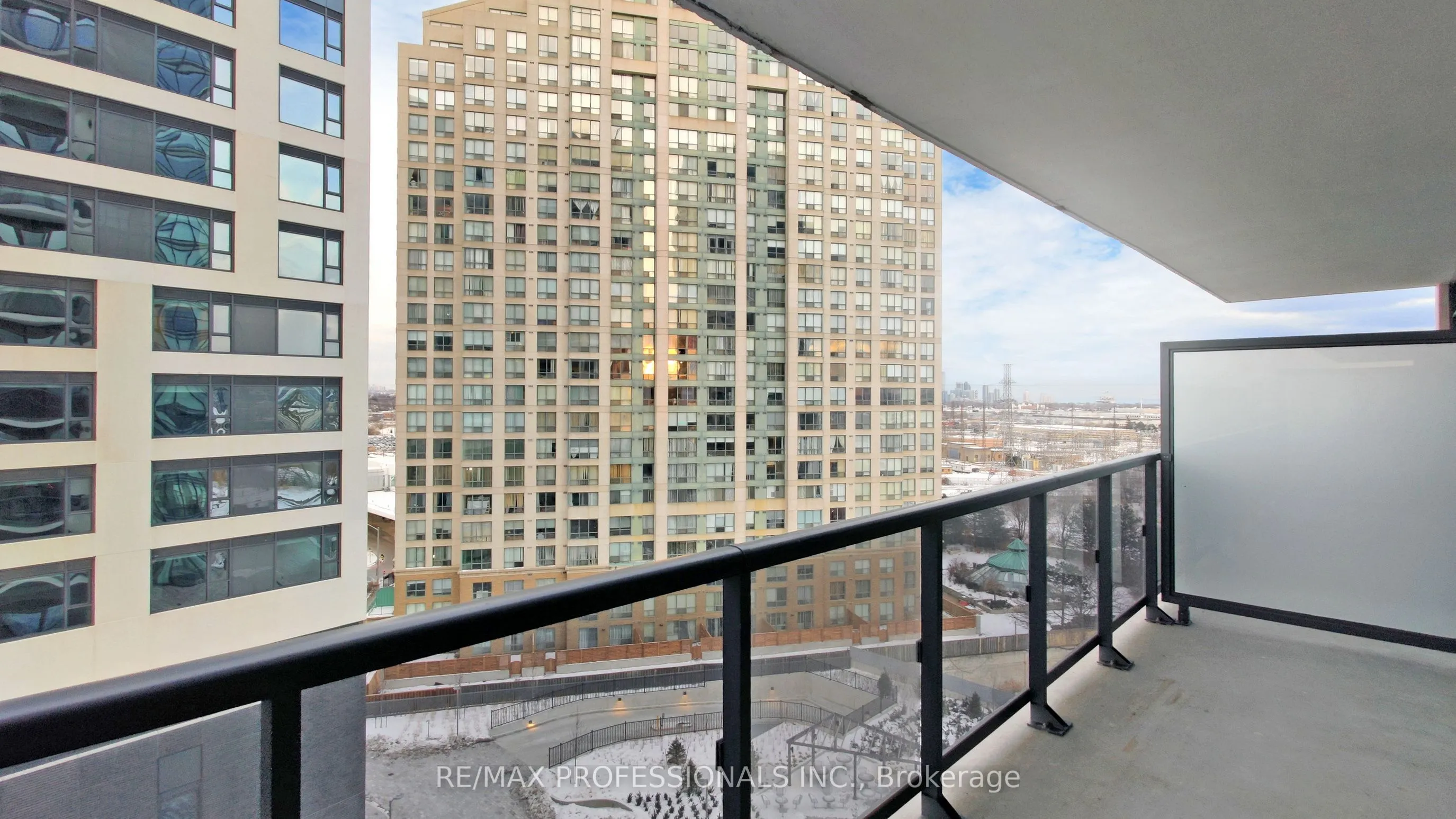30 Samuel Wood Way, #807