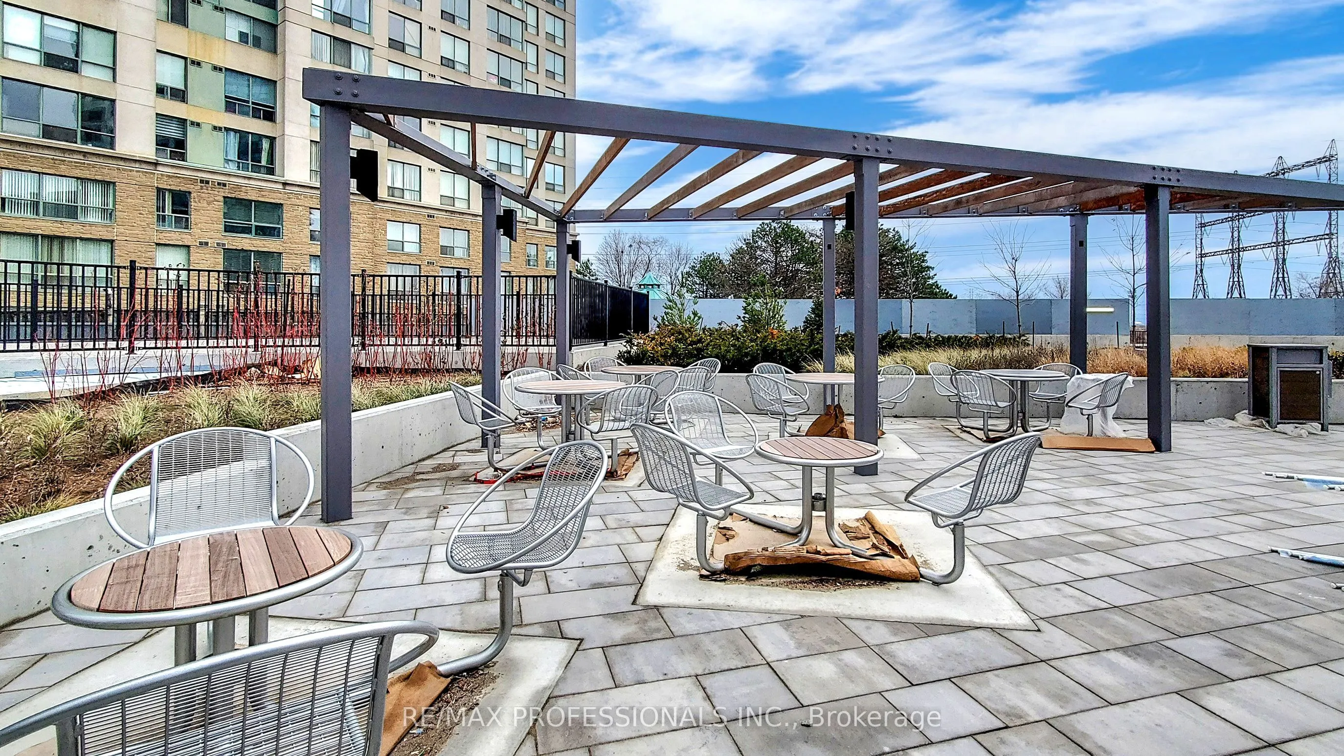 30 Samuel Wood Way, #807