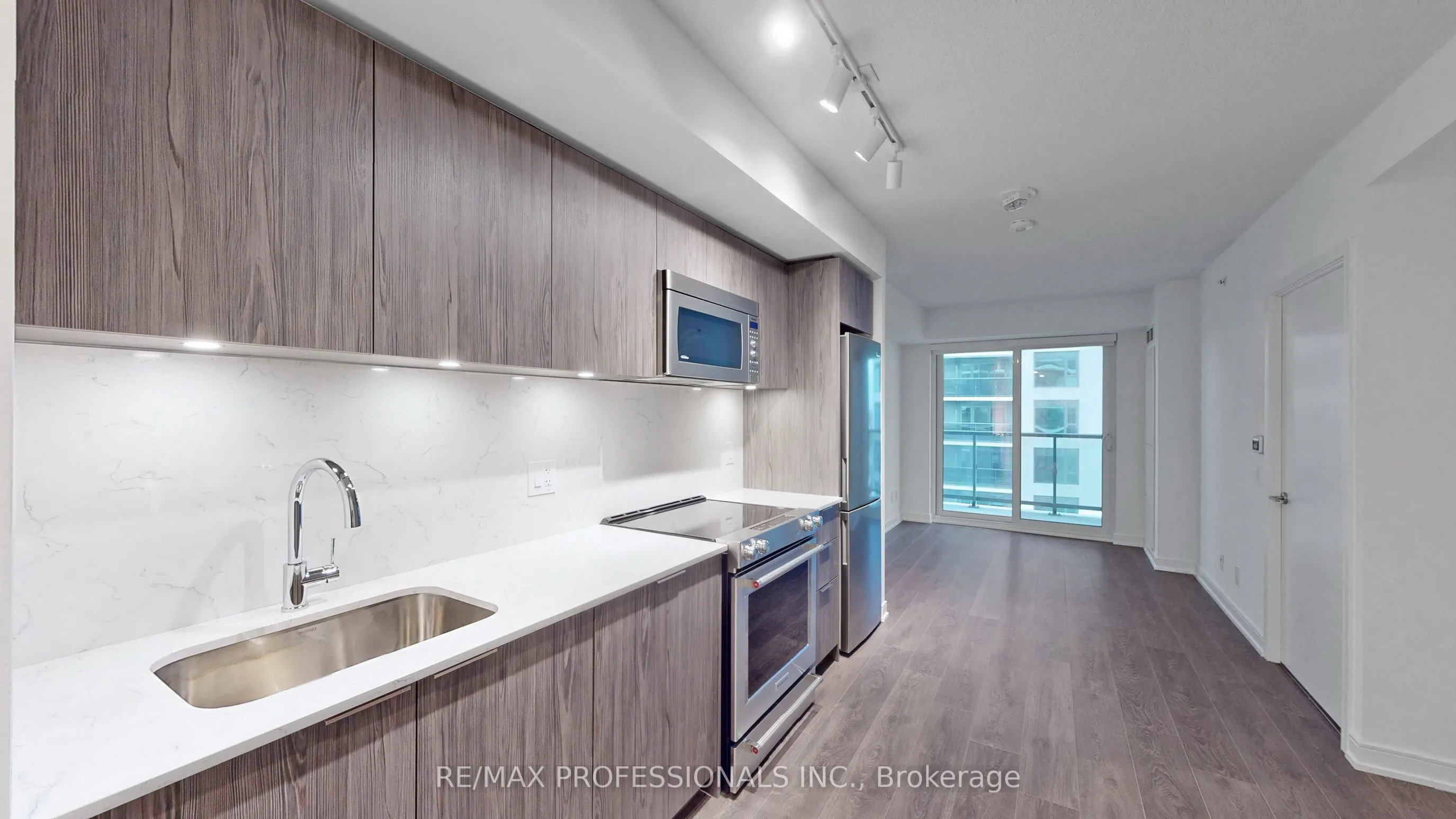 30 Samuel Wood Way, #807