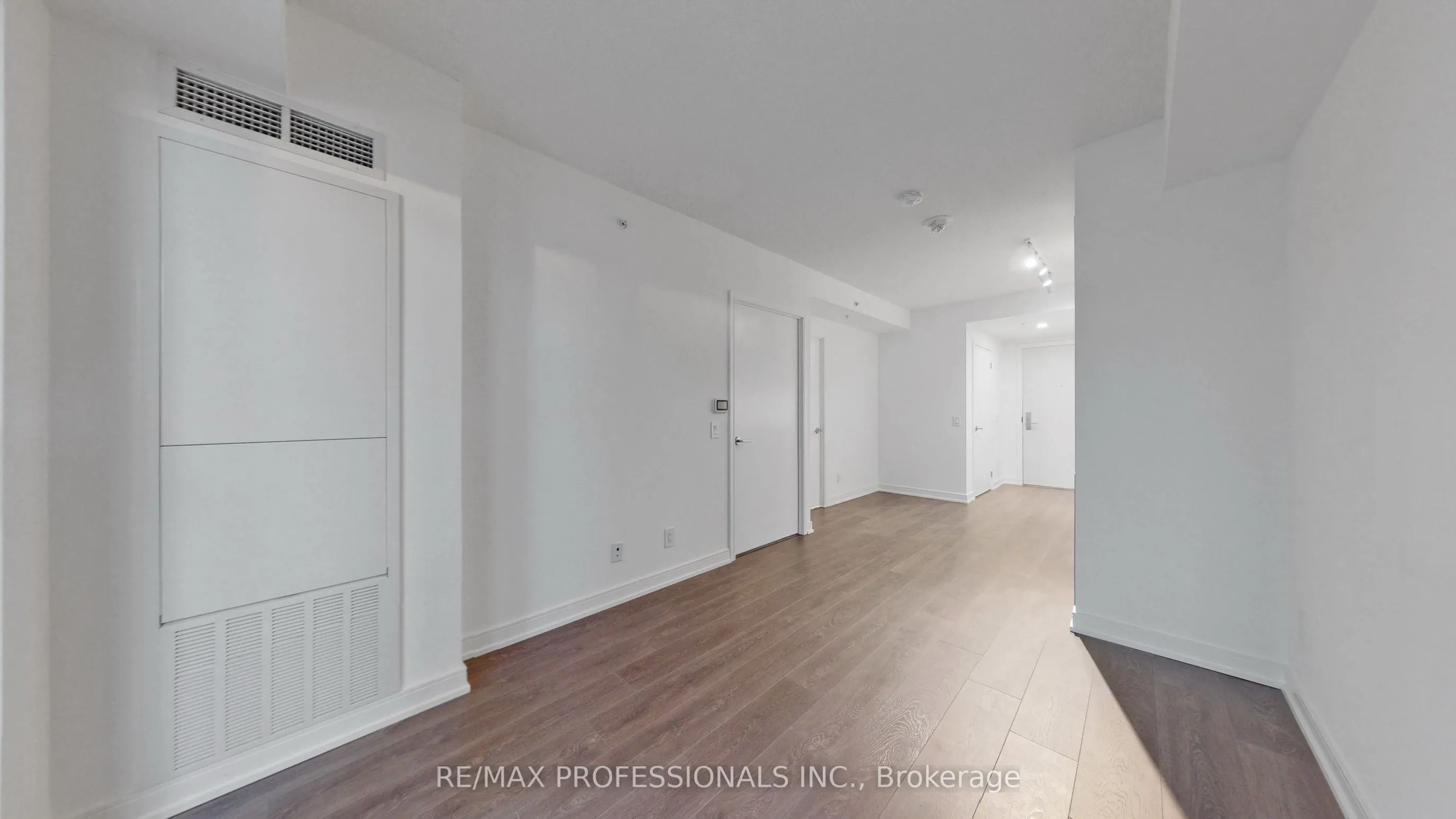 30 Samuel Wood Way, #807