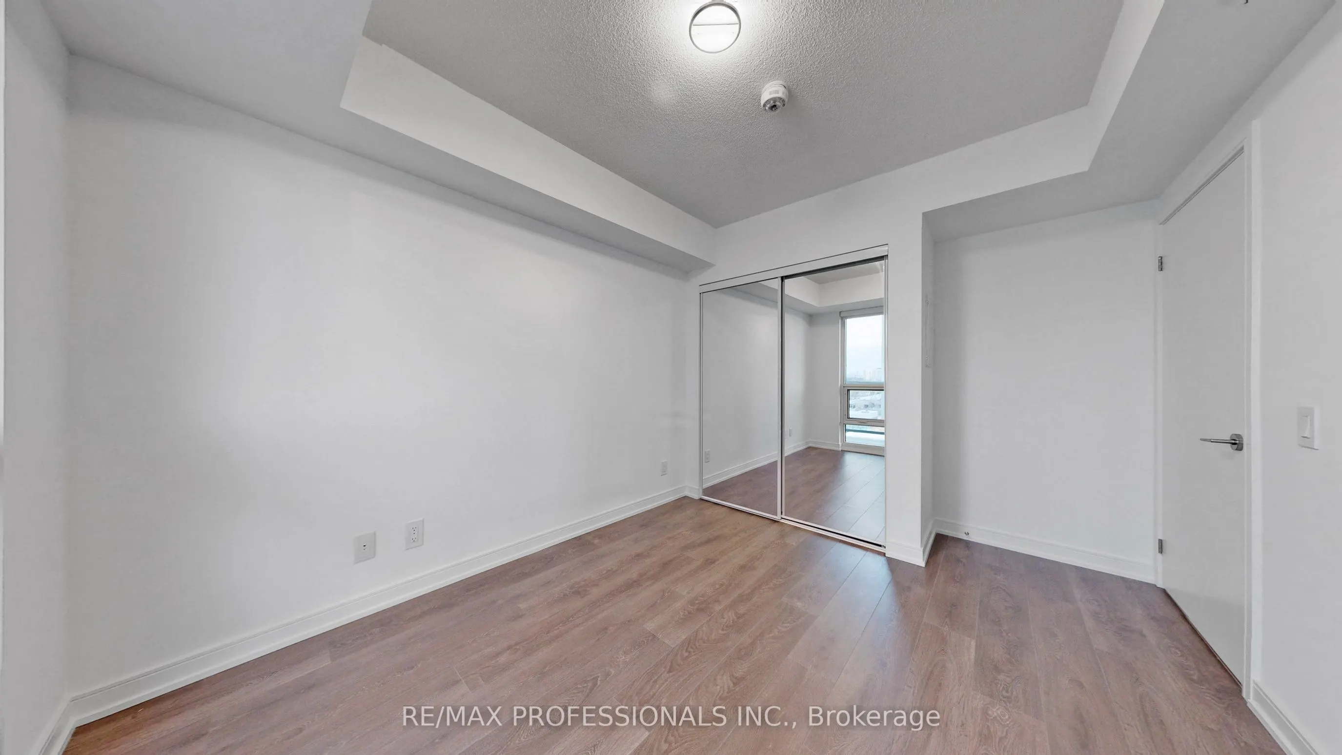 30 Samuel Wood Way, #807