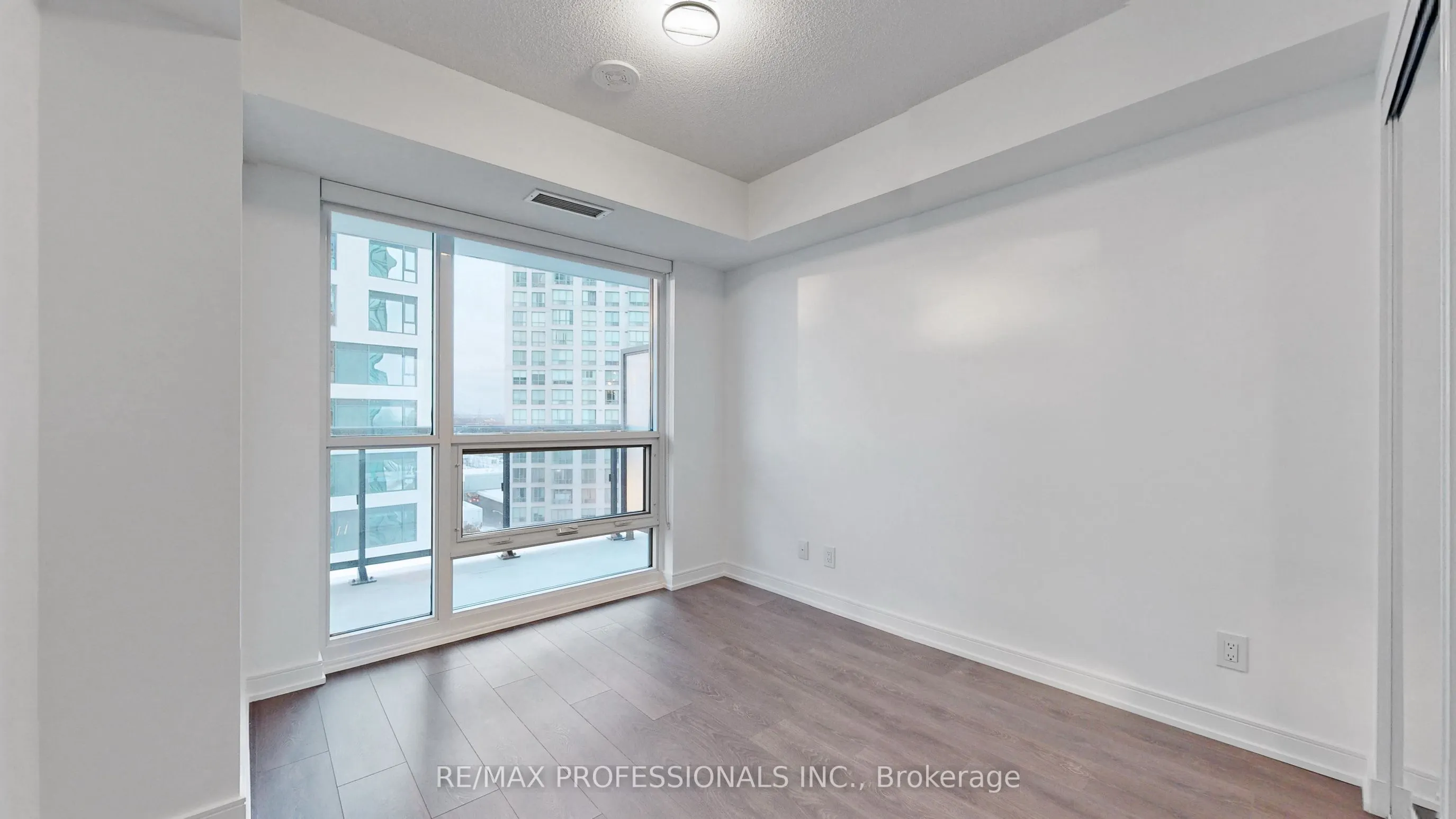 30 Samuel Wood Way, #807
