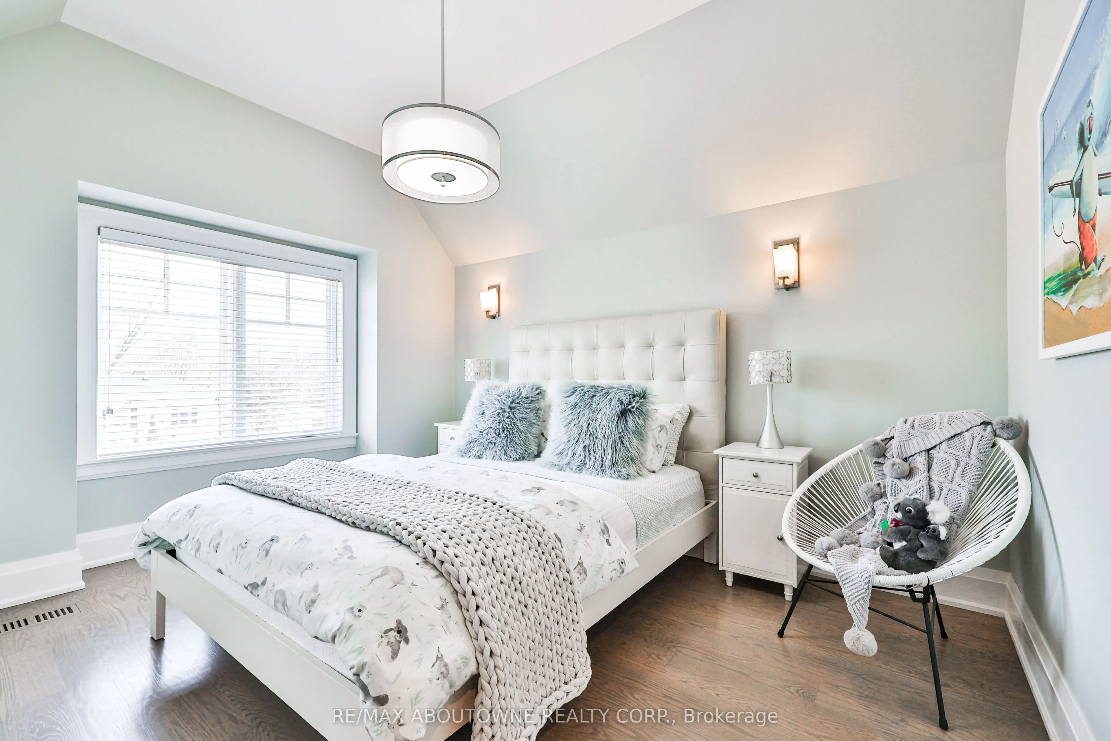 283 Jennings Crescent