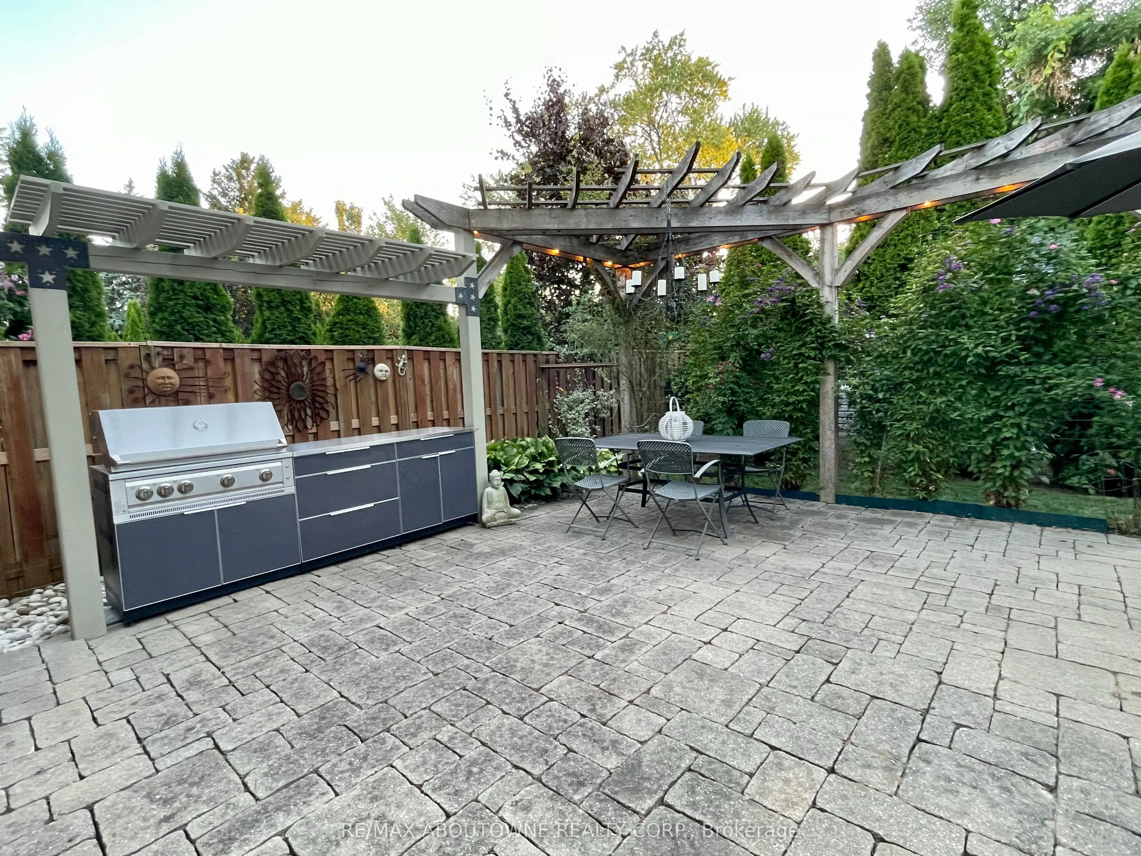 283 Jennings Crescent