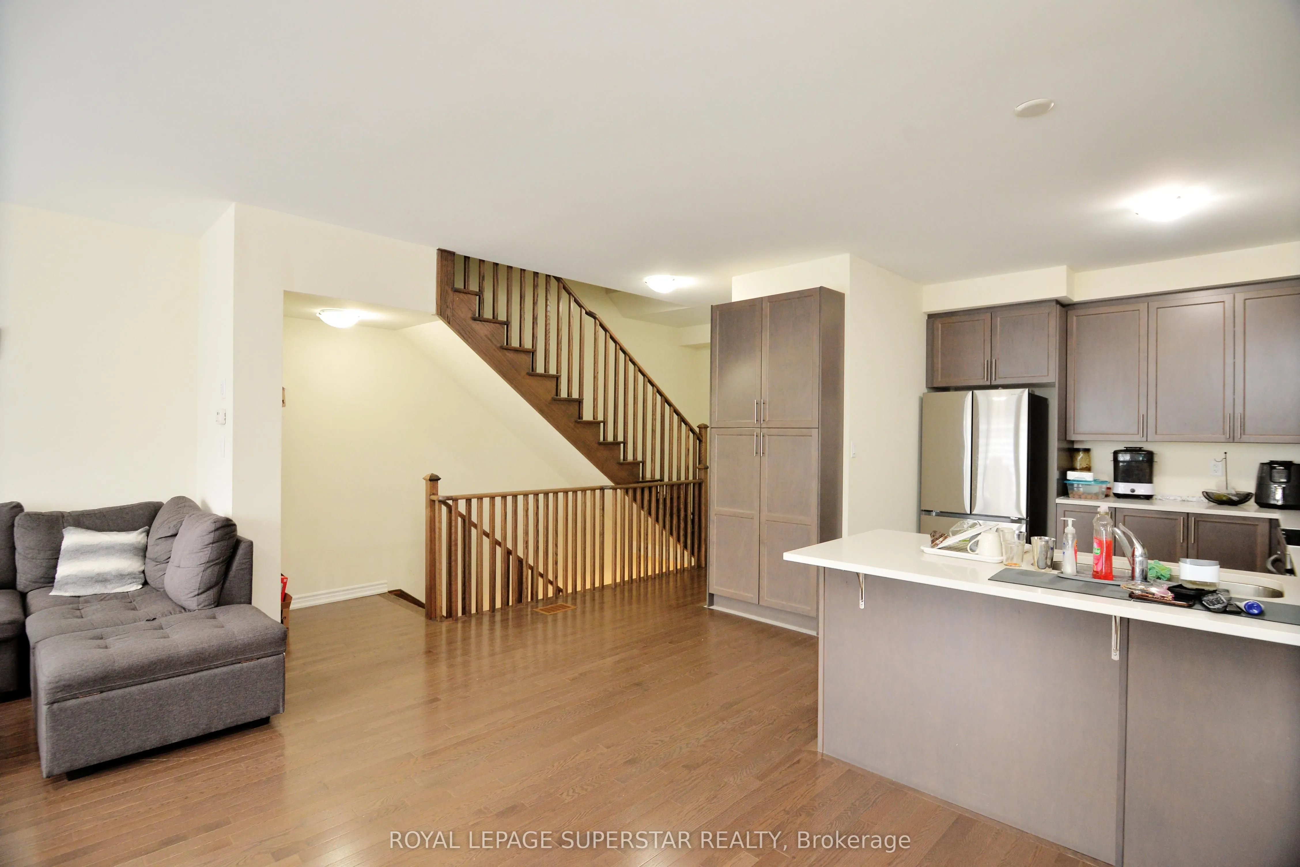 94 Donald Ficht Crescent