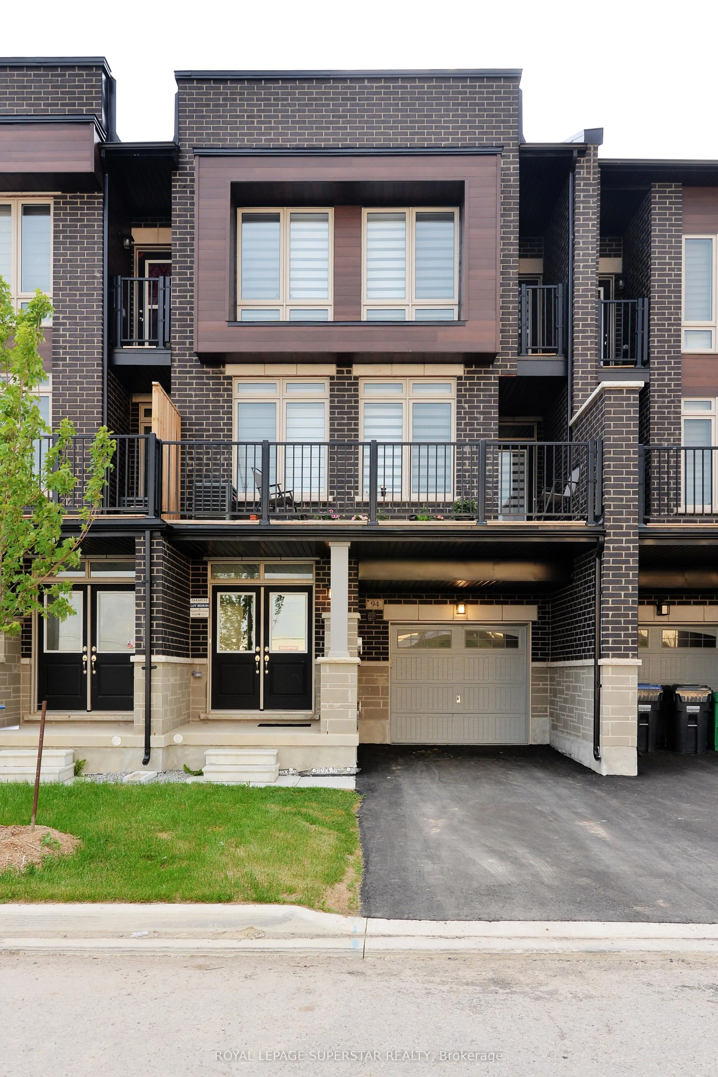 94 Donald Ficht Crescent