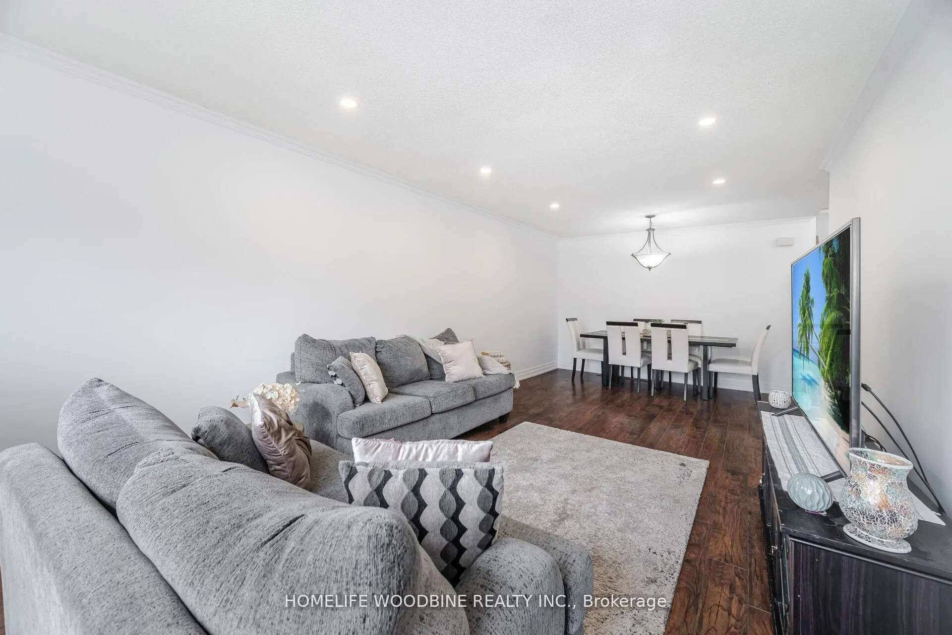 2498 Mainroyal Street