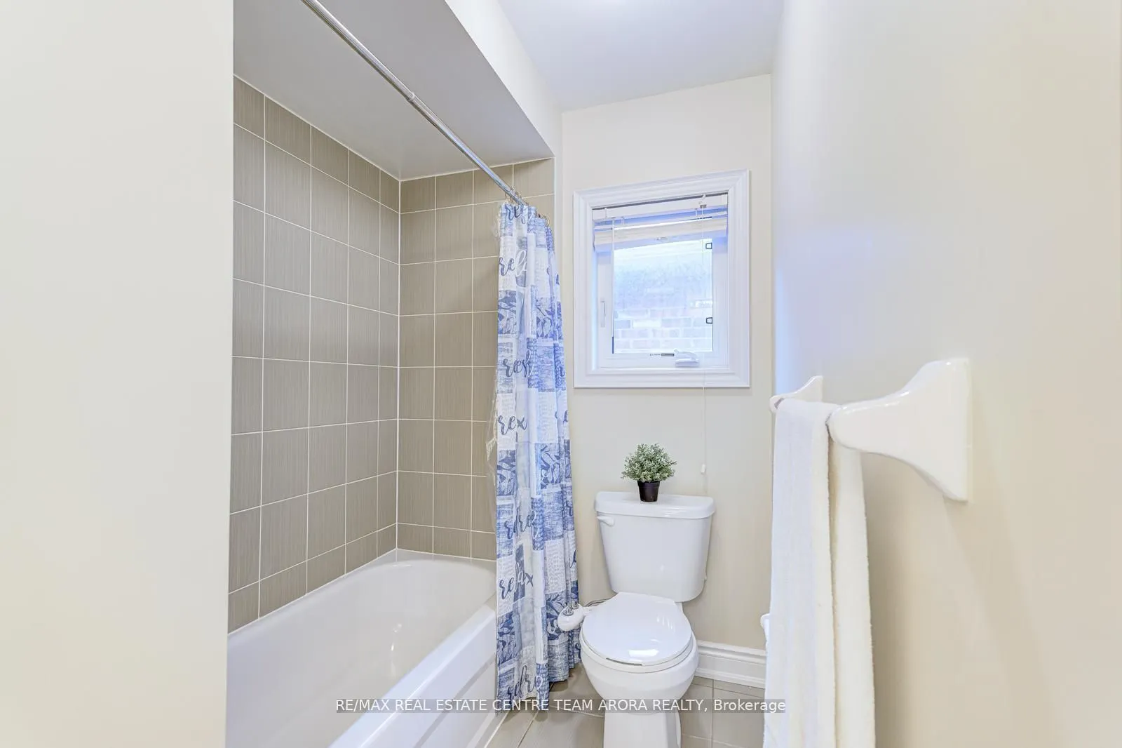 16 Valleyway Drive