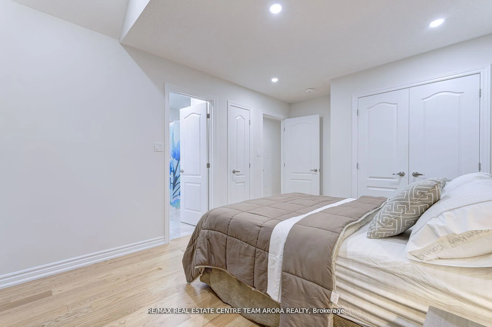 566 Queen Mary Drive