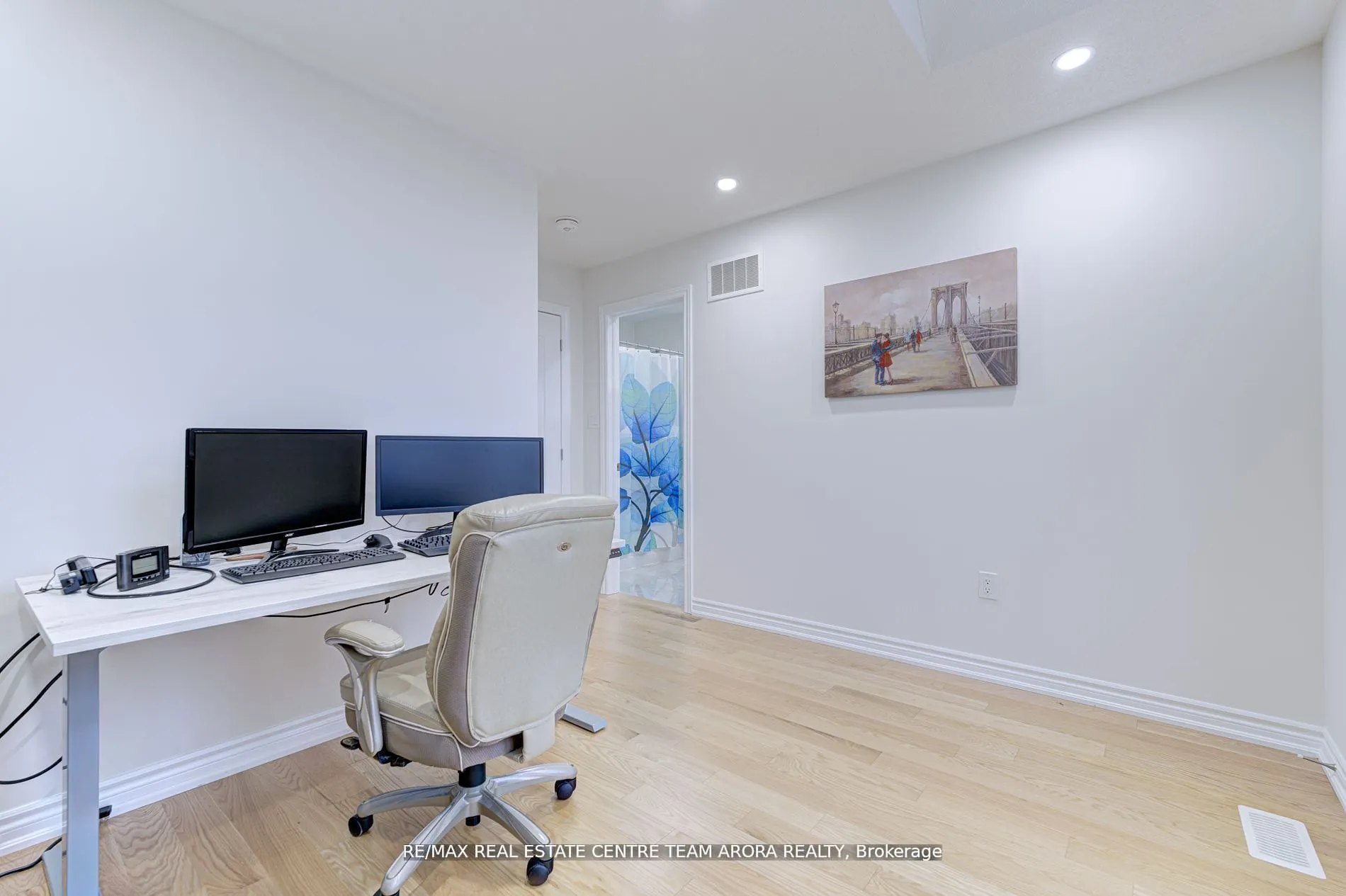 566 Queen Mary Drive