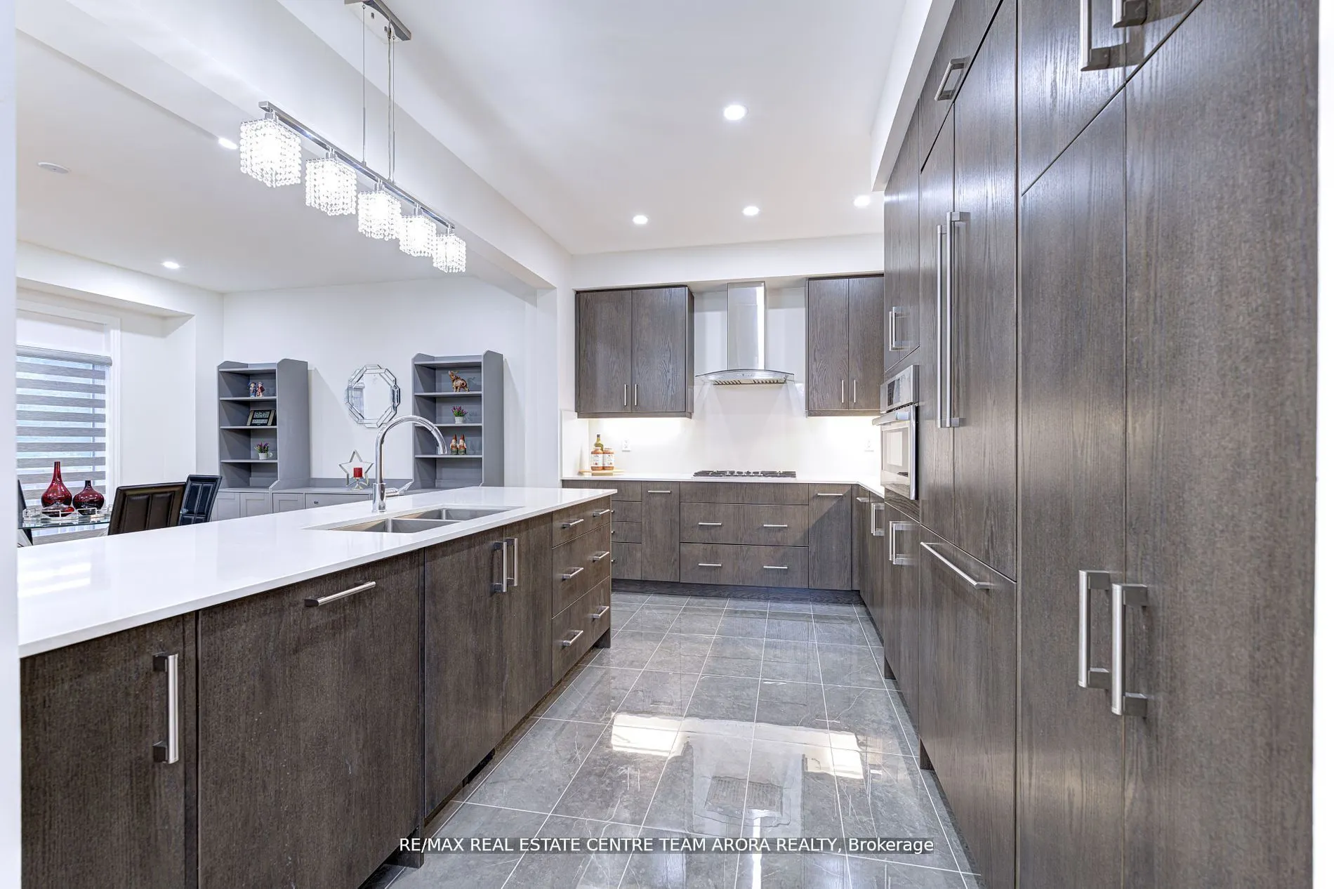 566 Queen Mary Drive
