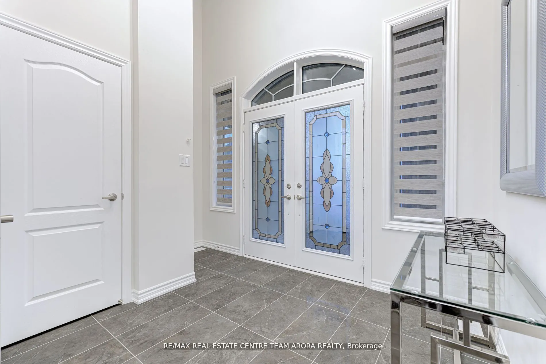 566 Queen Mary Drive
