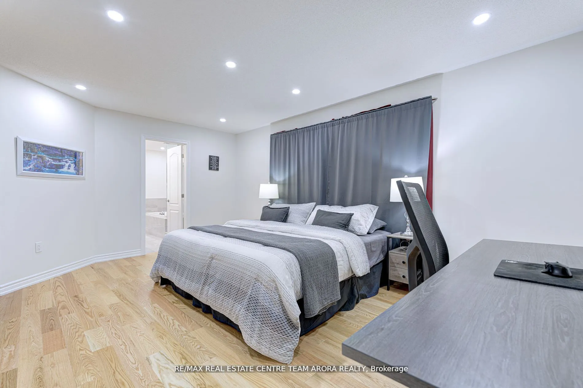 566 Queen Mary Drive