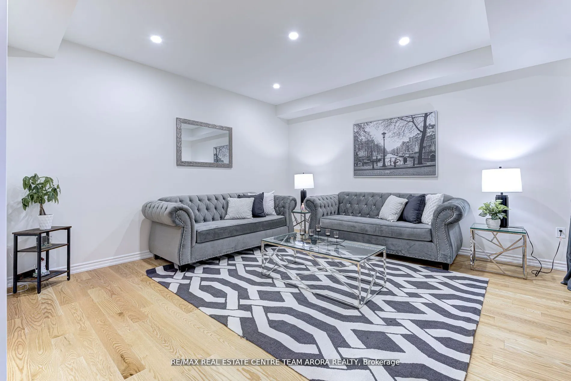 566 Queen Mary Drive