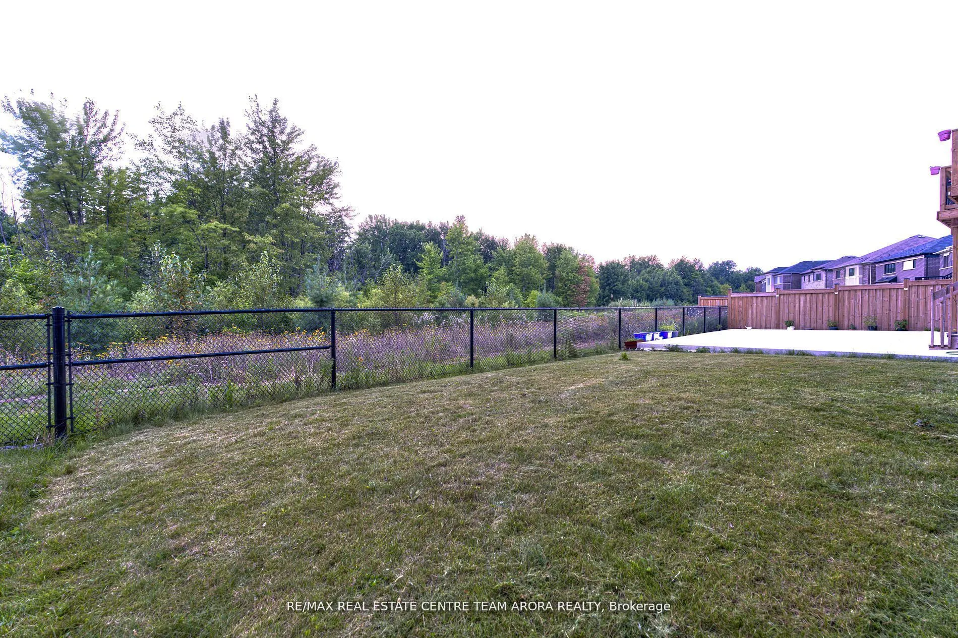 566 Queen Mary Drive