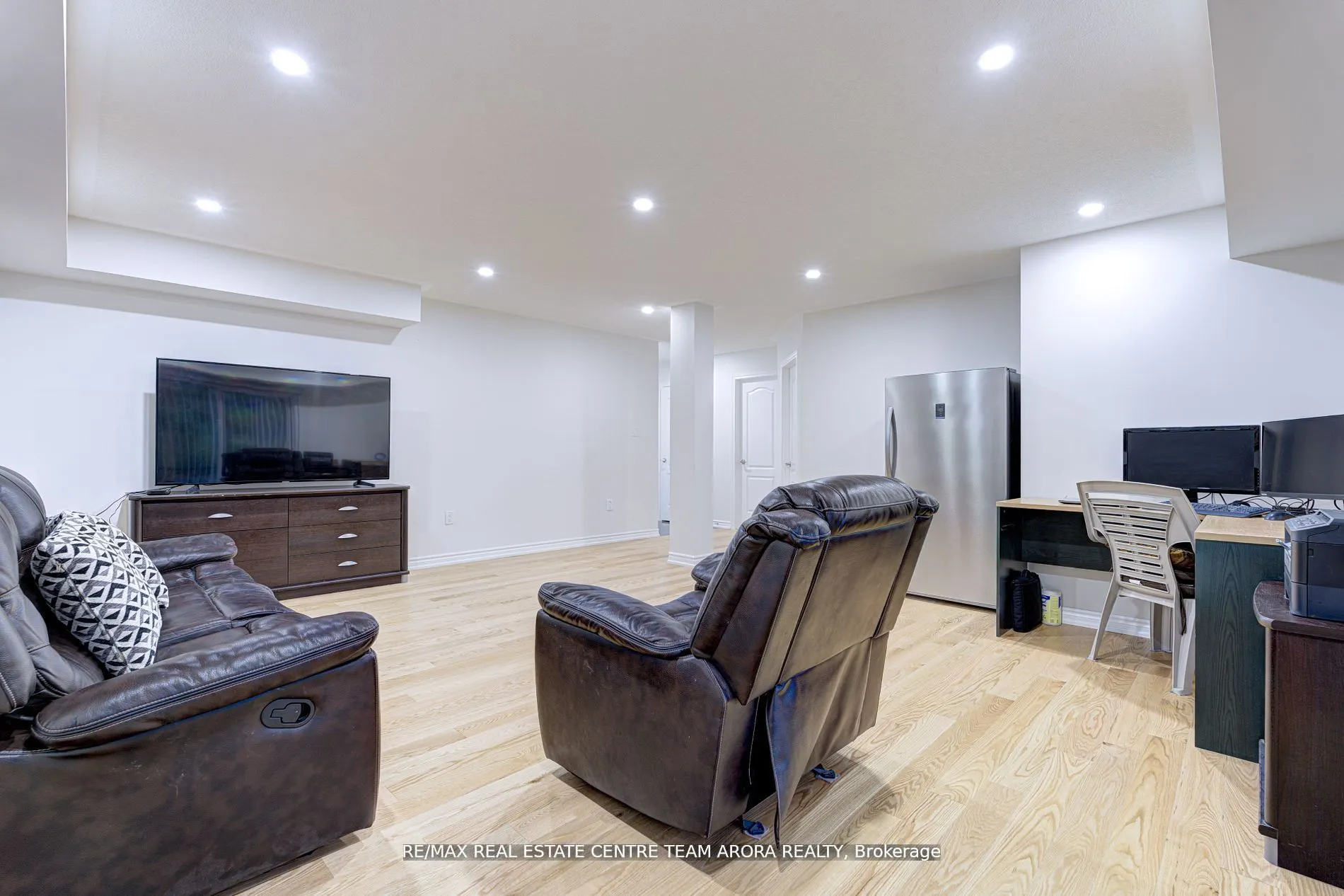 566 Queen Mary Drive