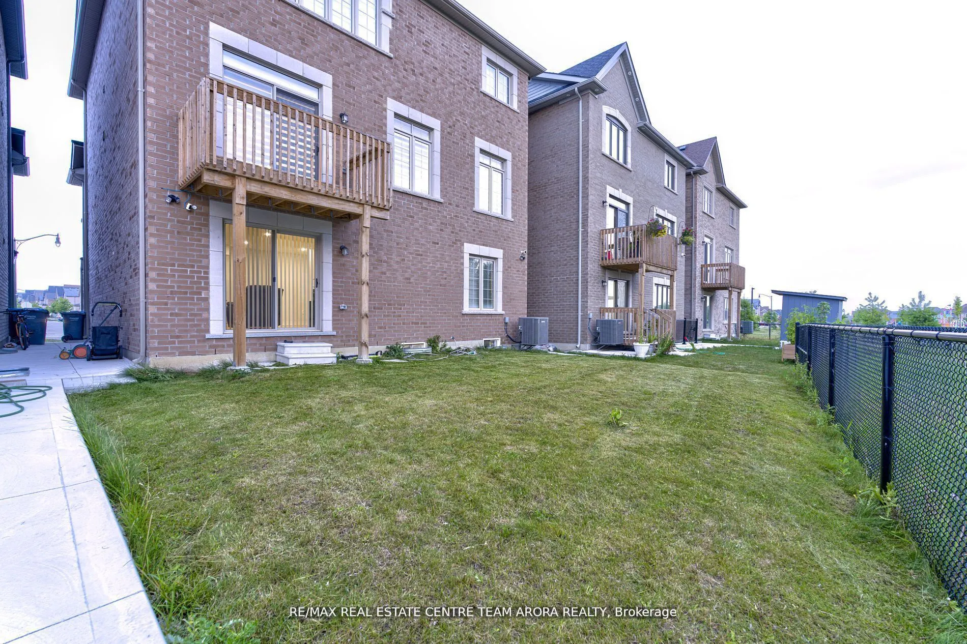 566 Queen Mary Drive