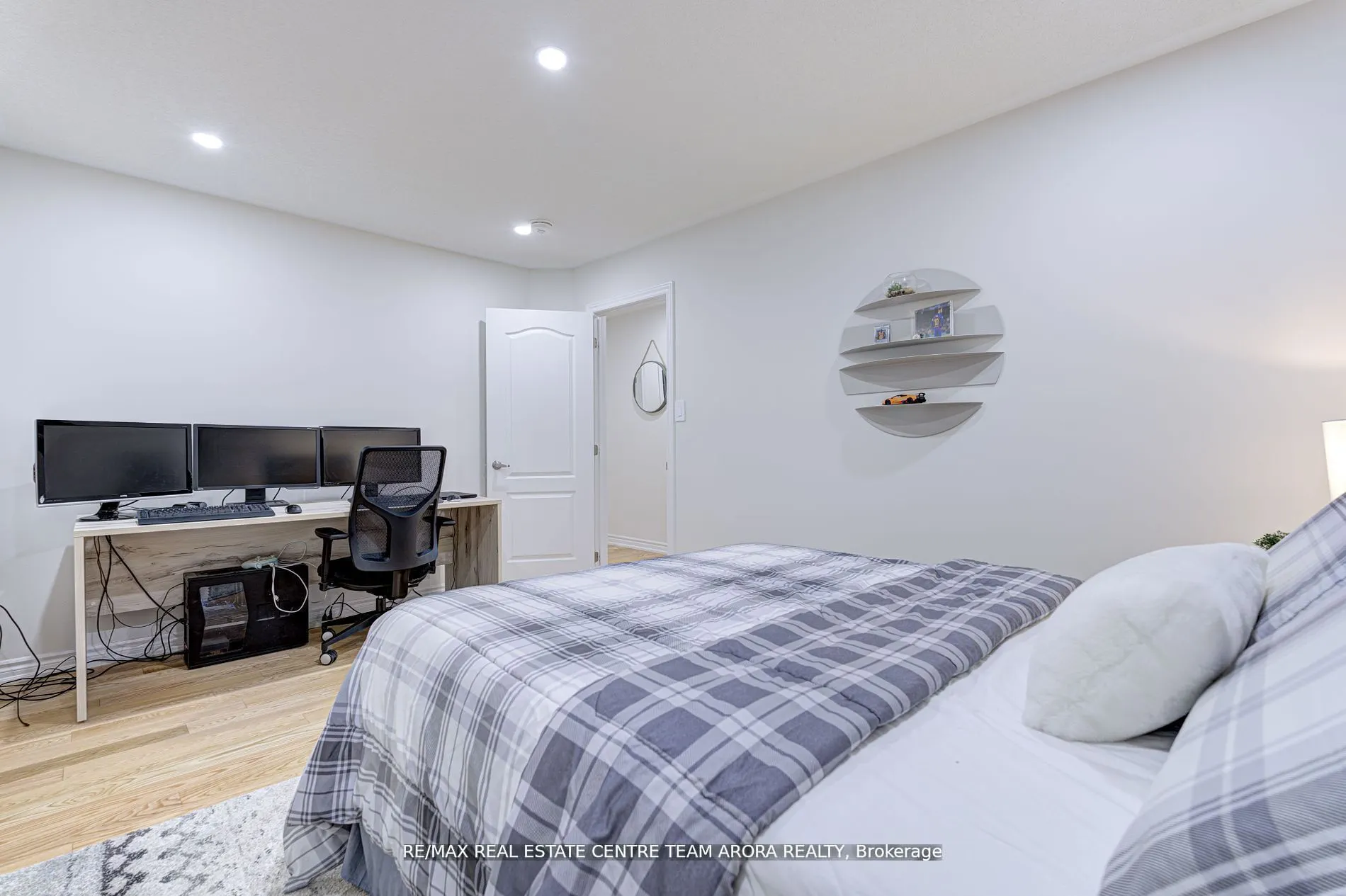 566 Queen Mary Drive