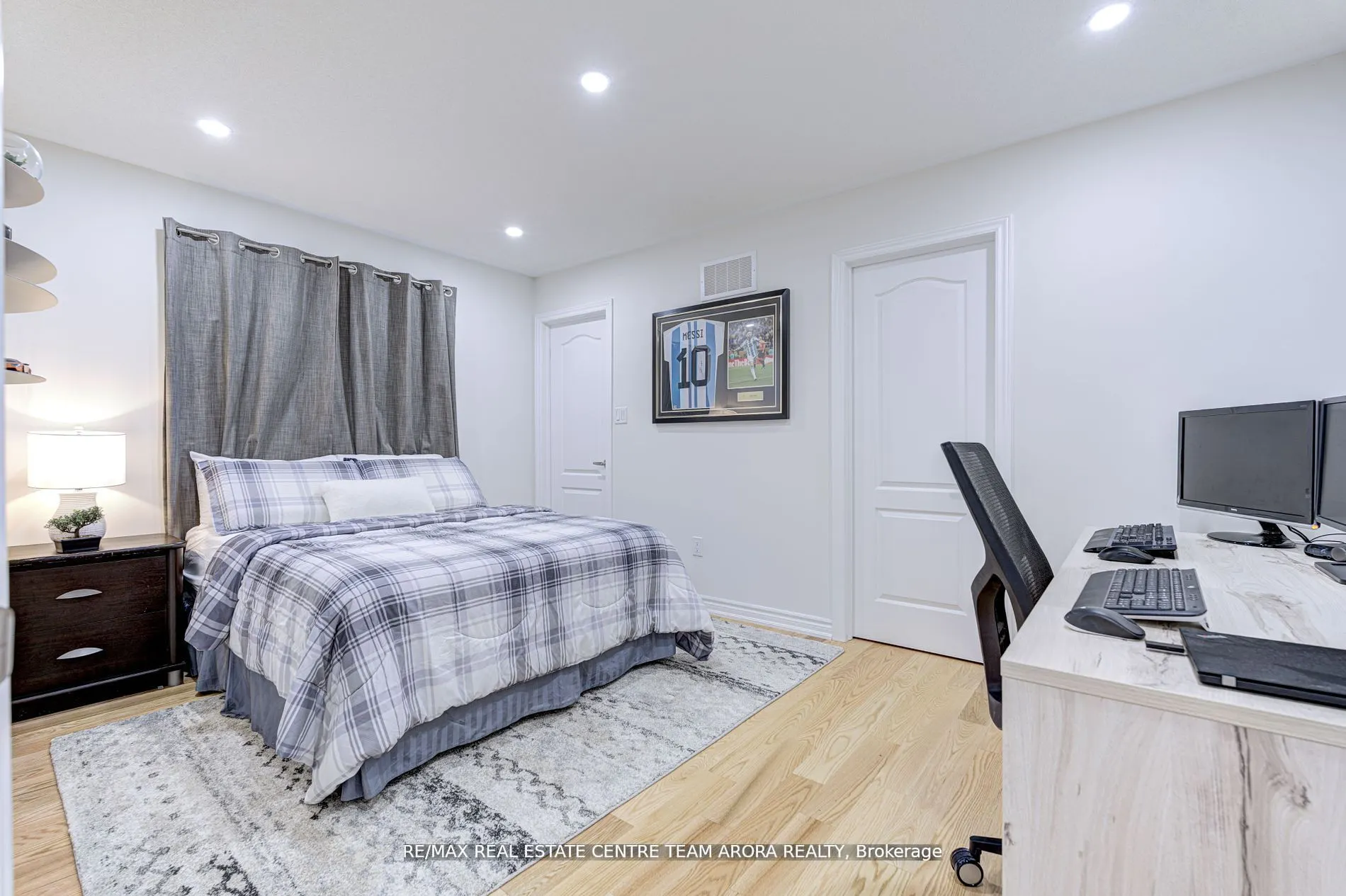566 Queen Mary Drive