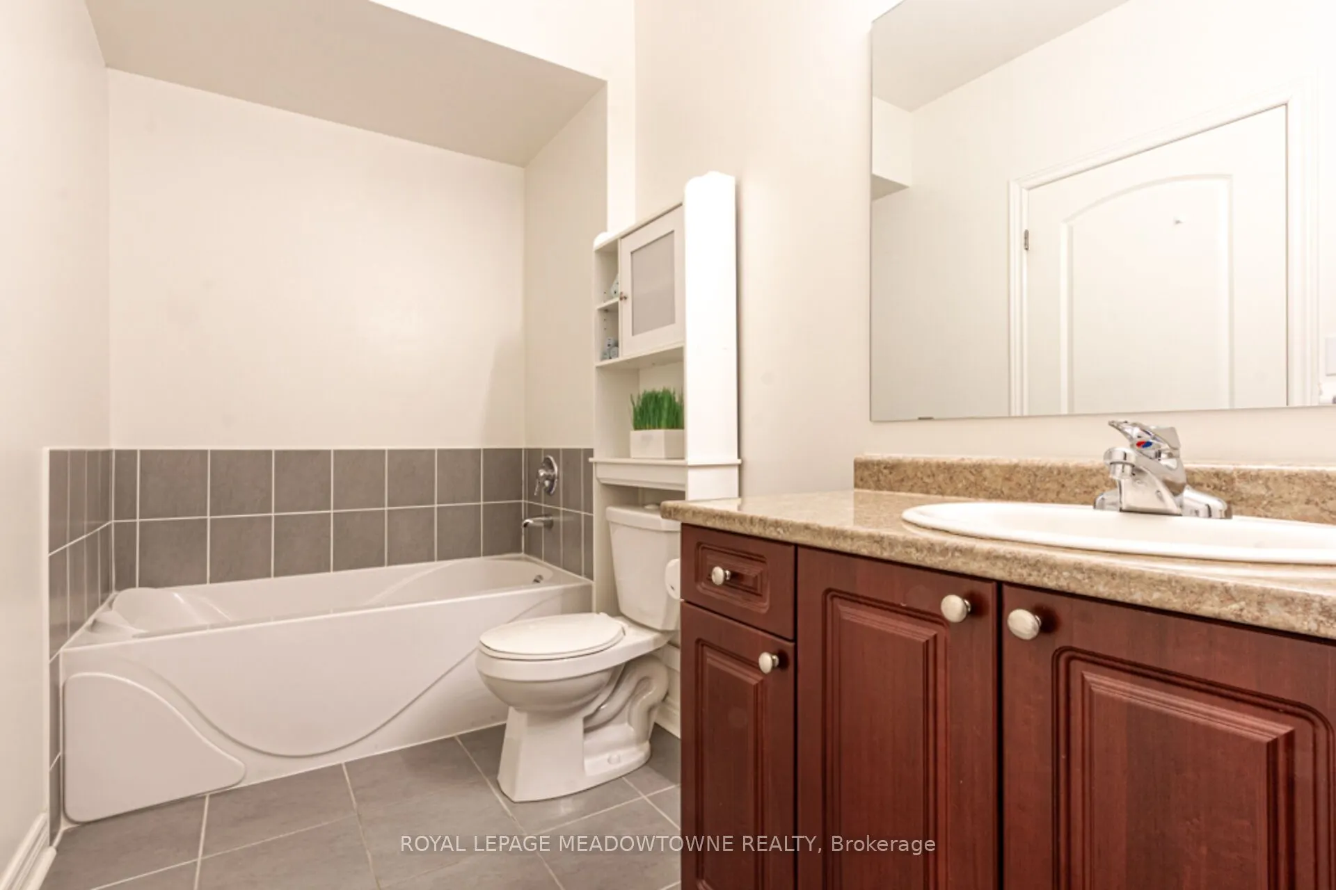 383 Main Street E, #326