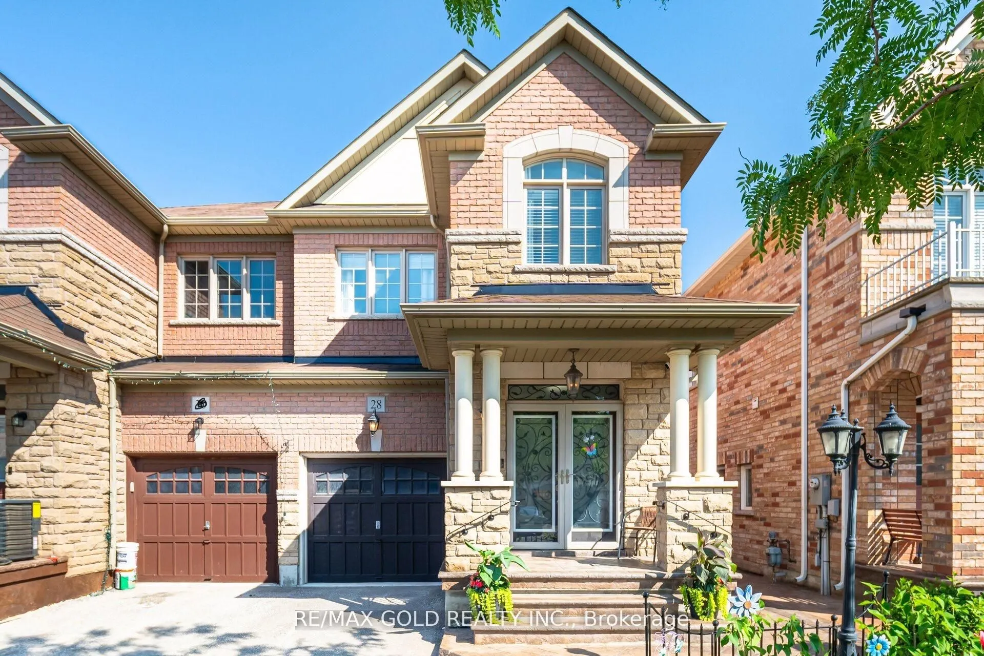28 Versailles Crescent