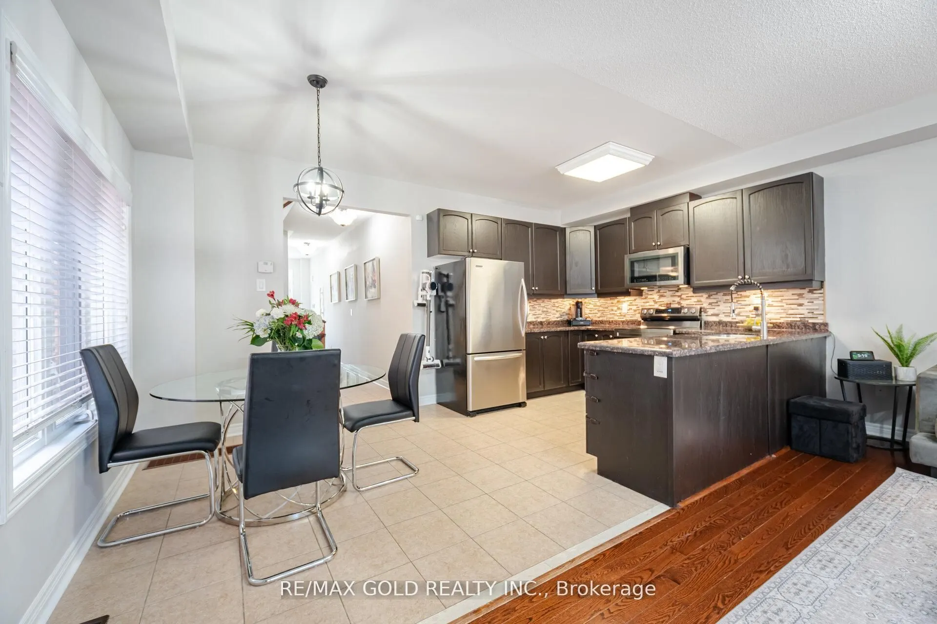 28 Versailles Crescent