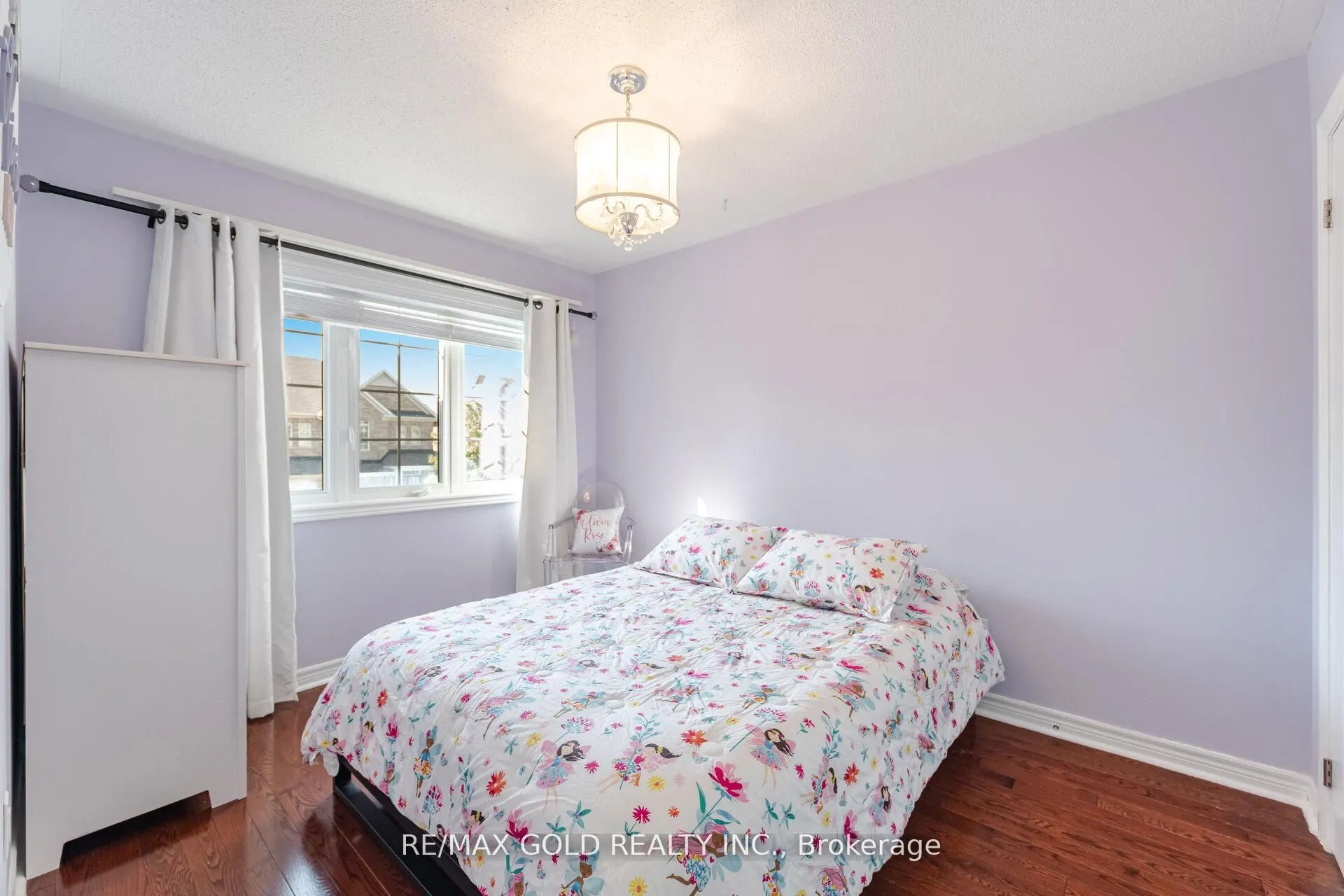 28 Versailles Crescent