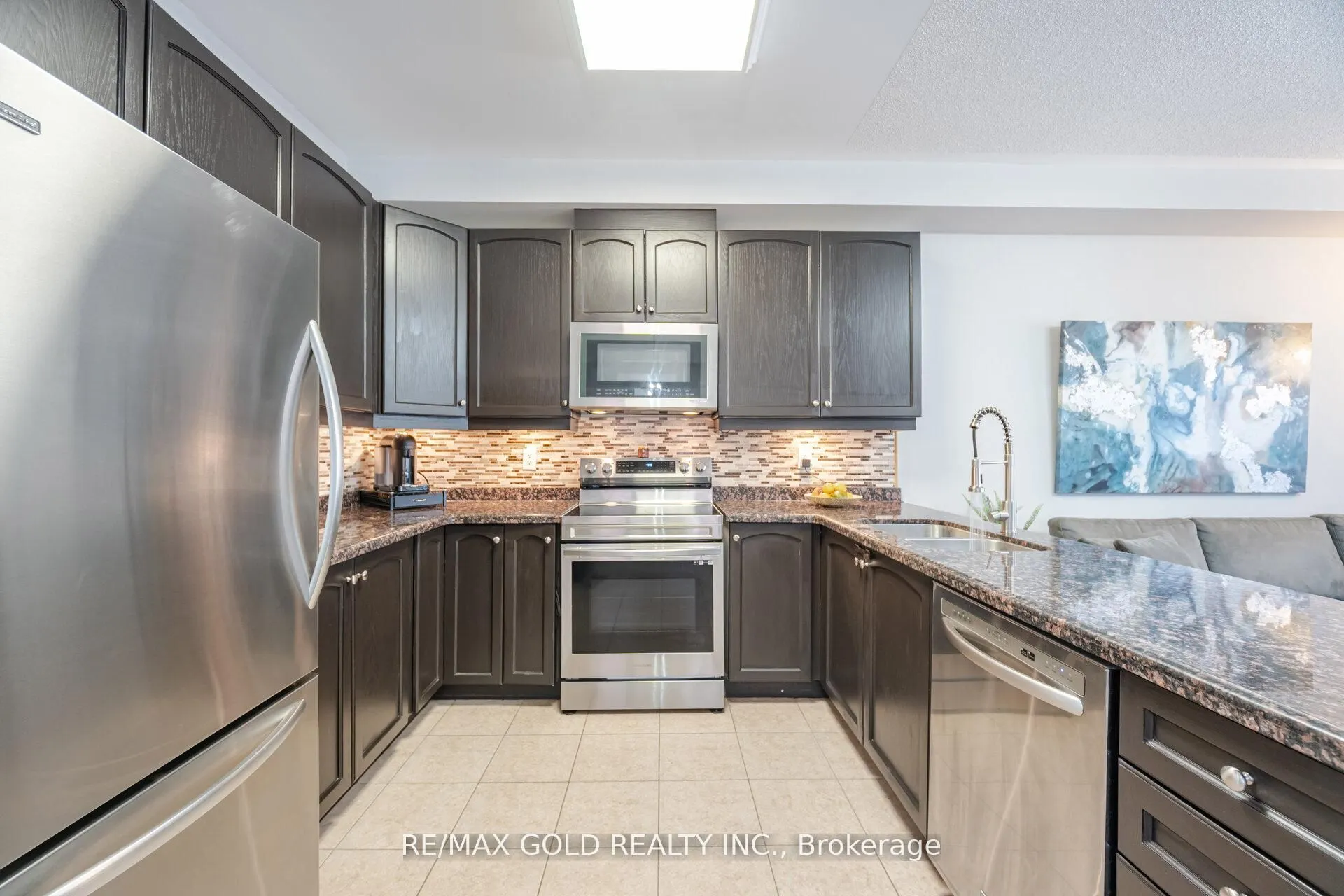 28 Versailles Crescent