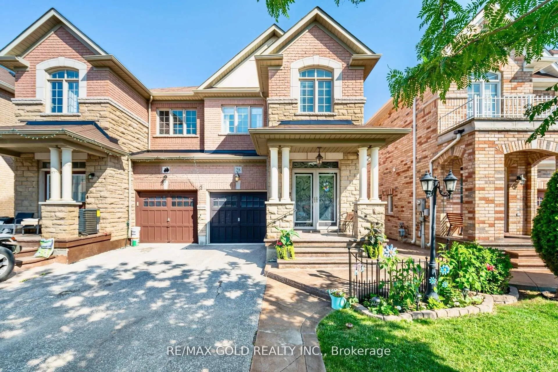 28 Versailles Crescent