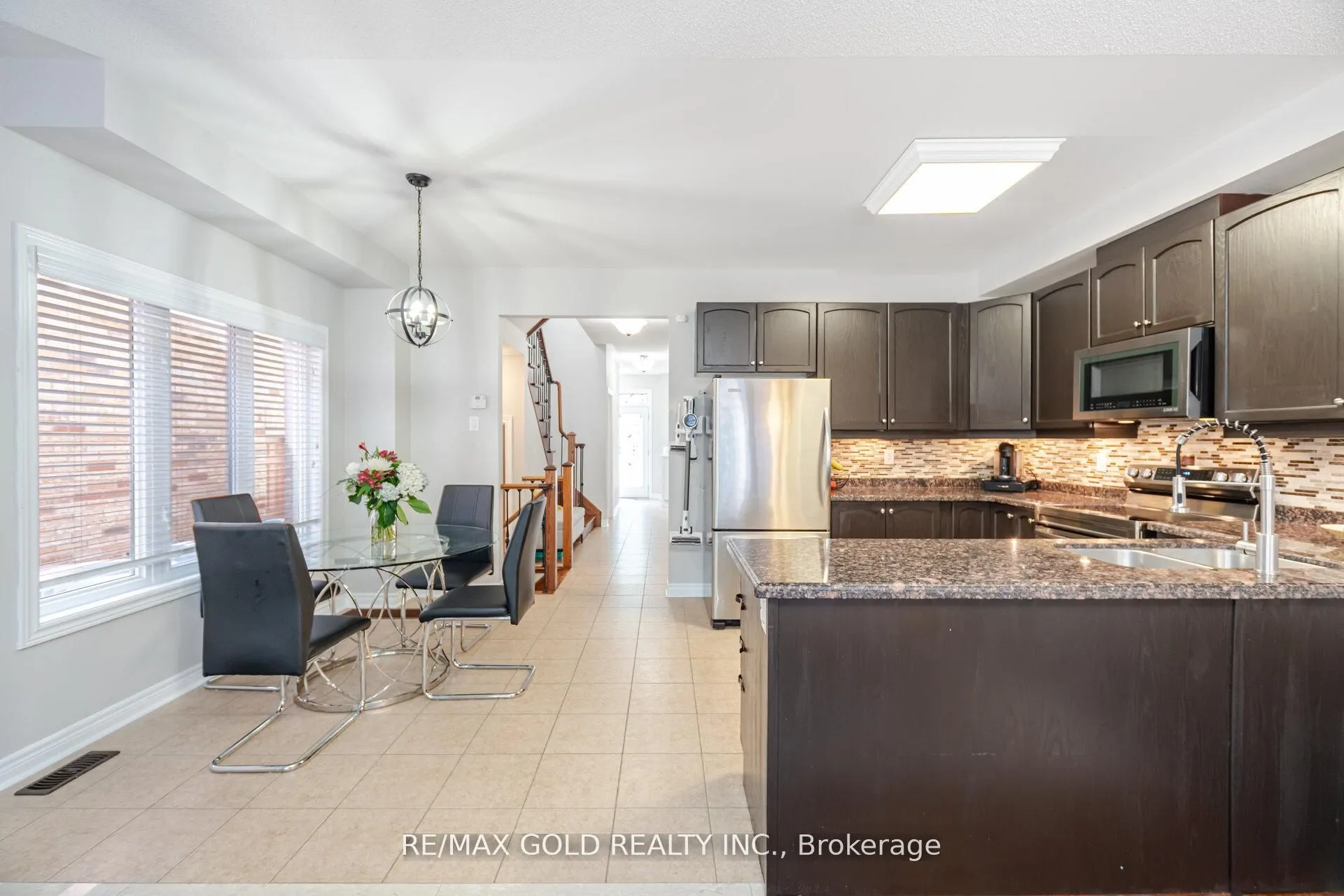 28 Versailles Crescent