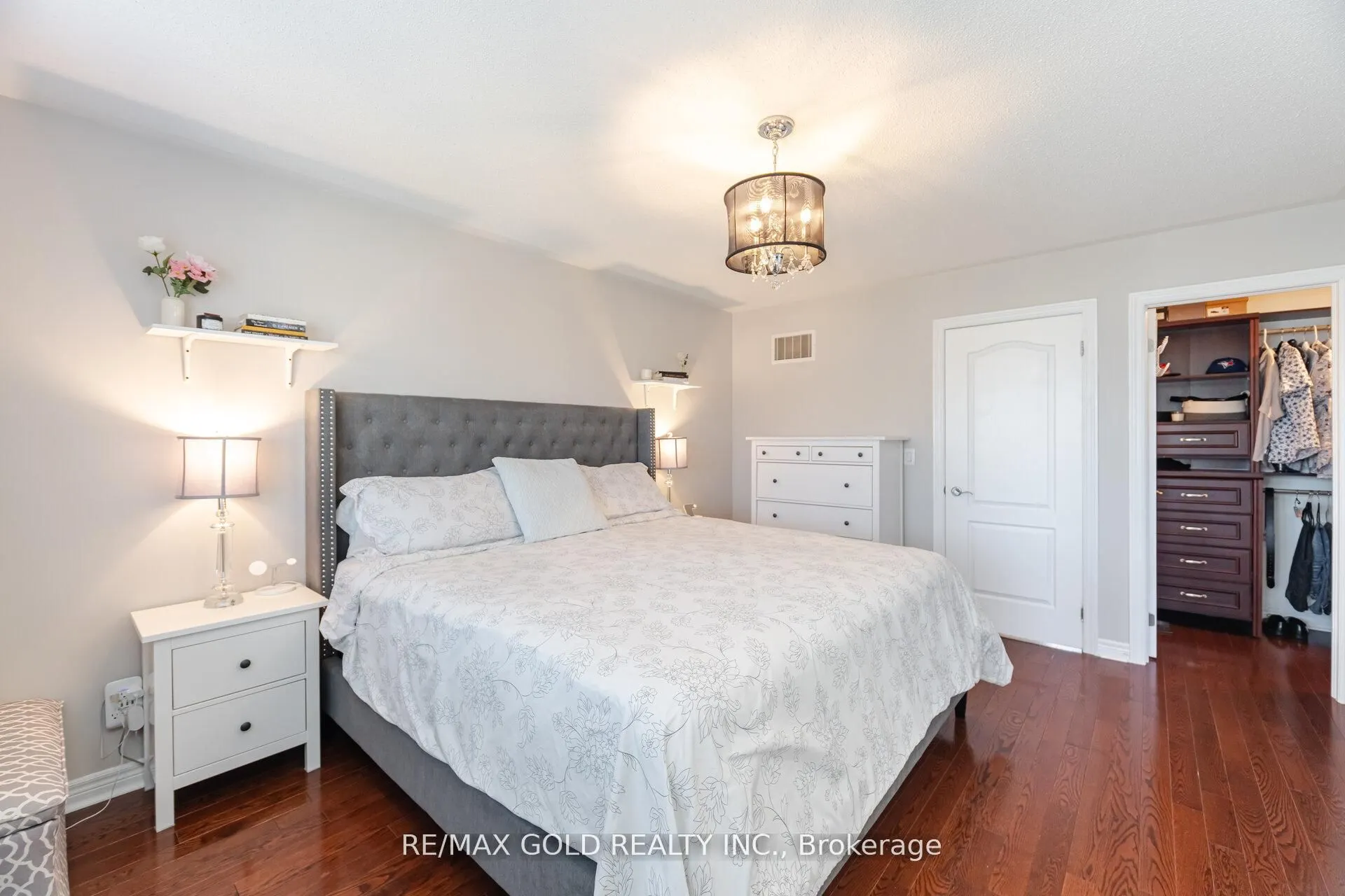 28 Versailles Crescent